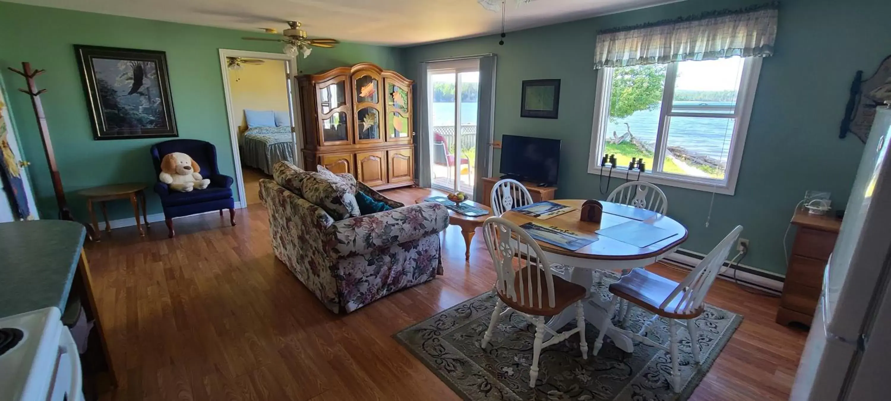 Dining Area in St Ann's Motel & Cottage