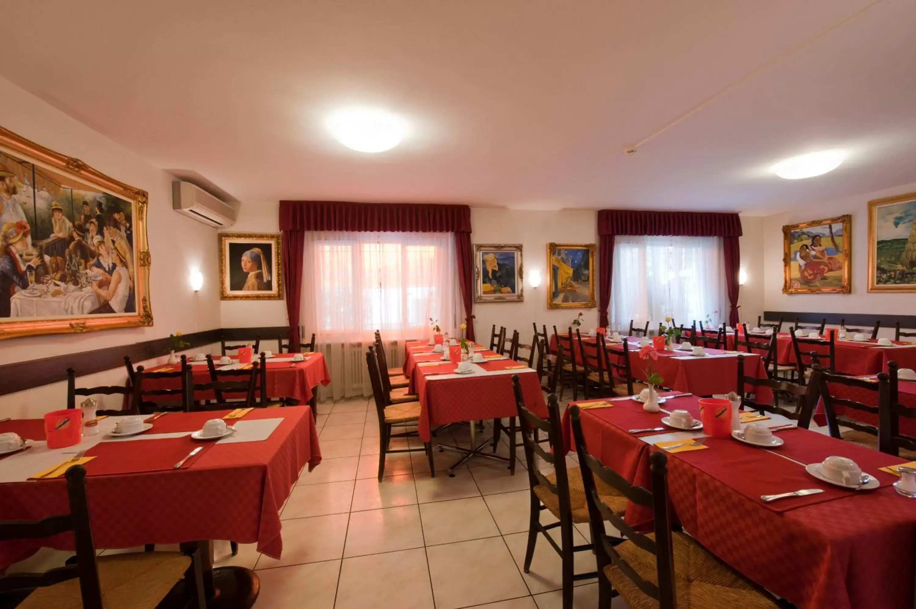 Restaurant/Places to Eat in Hotel Dischma