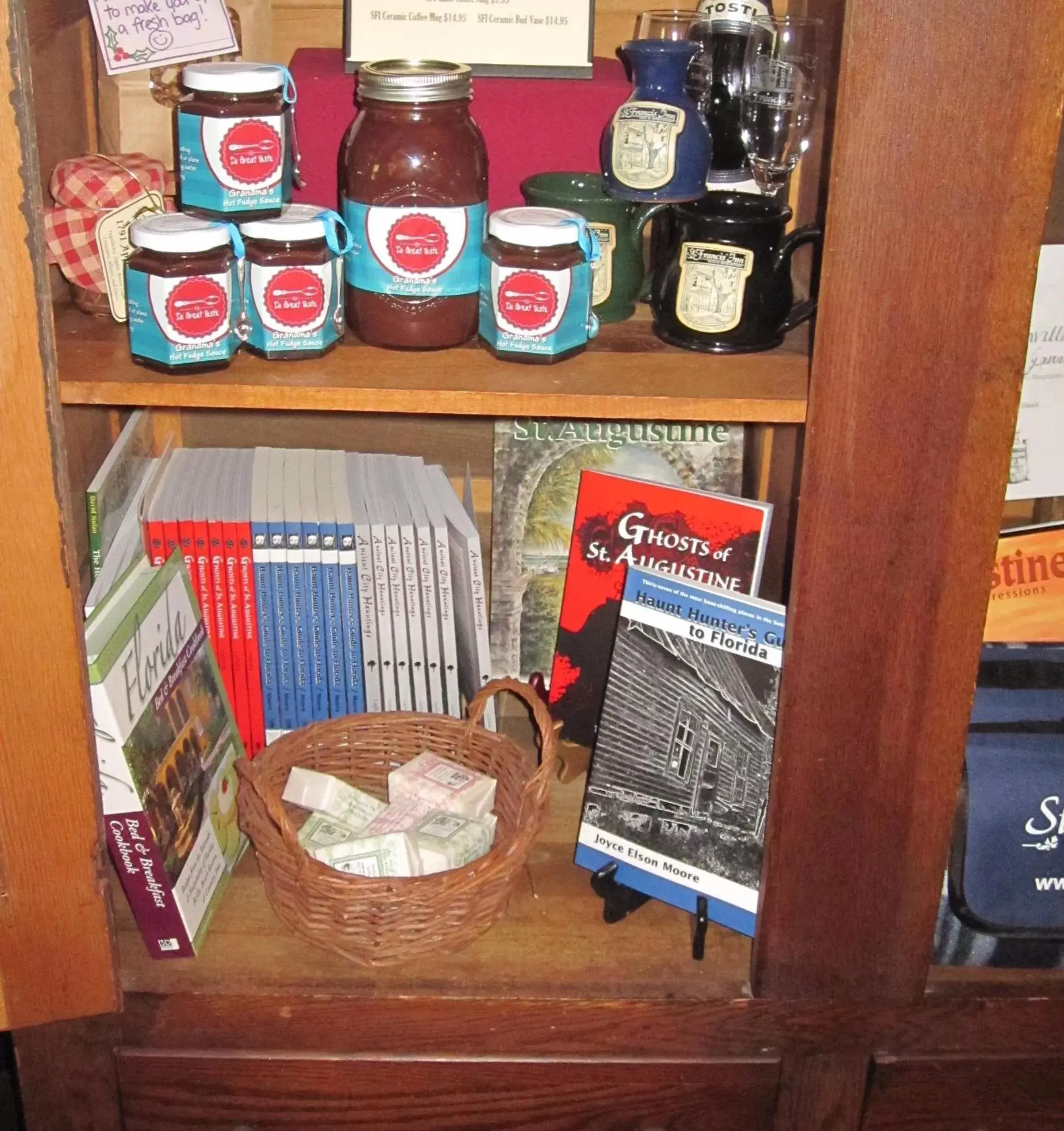 On-site shops, Coffee/Tea Facilities in St. Francis Inn - Saint Augustine