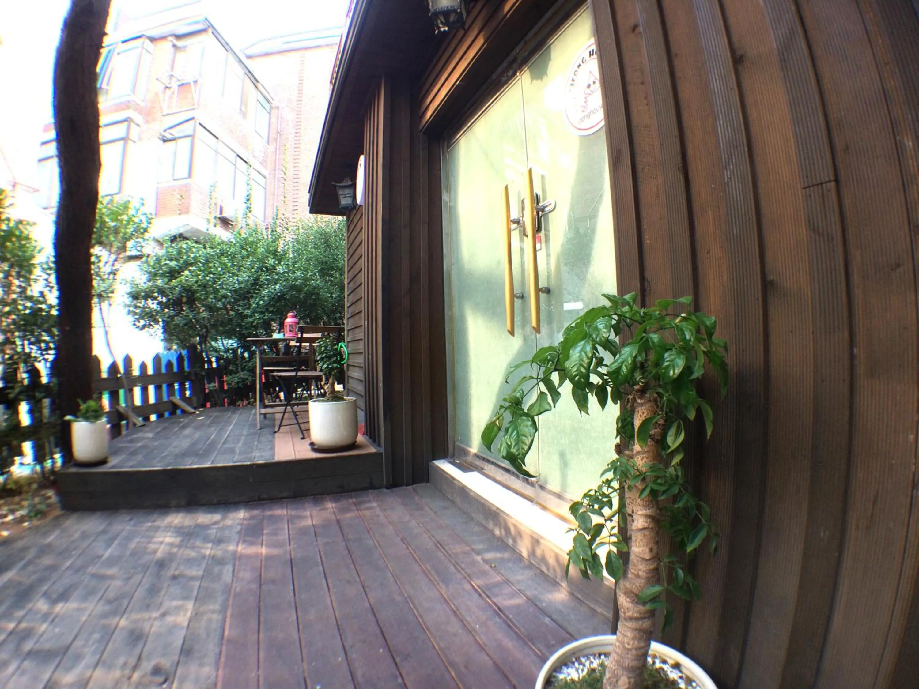 Facade/entrance in Jeong House