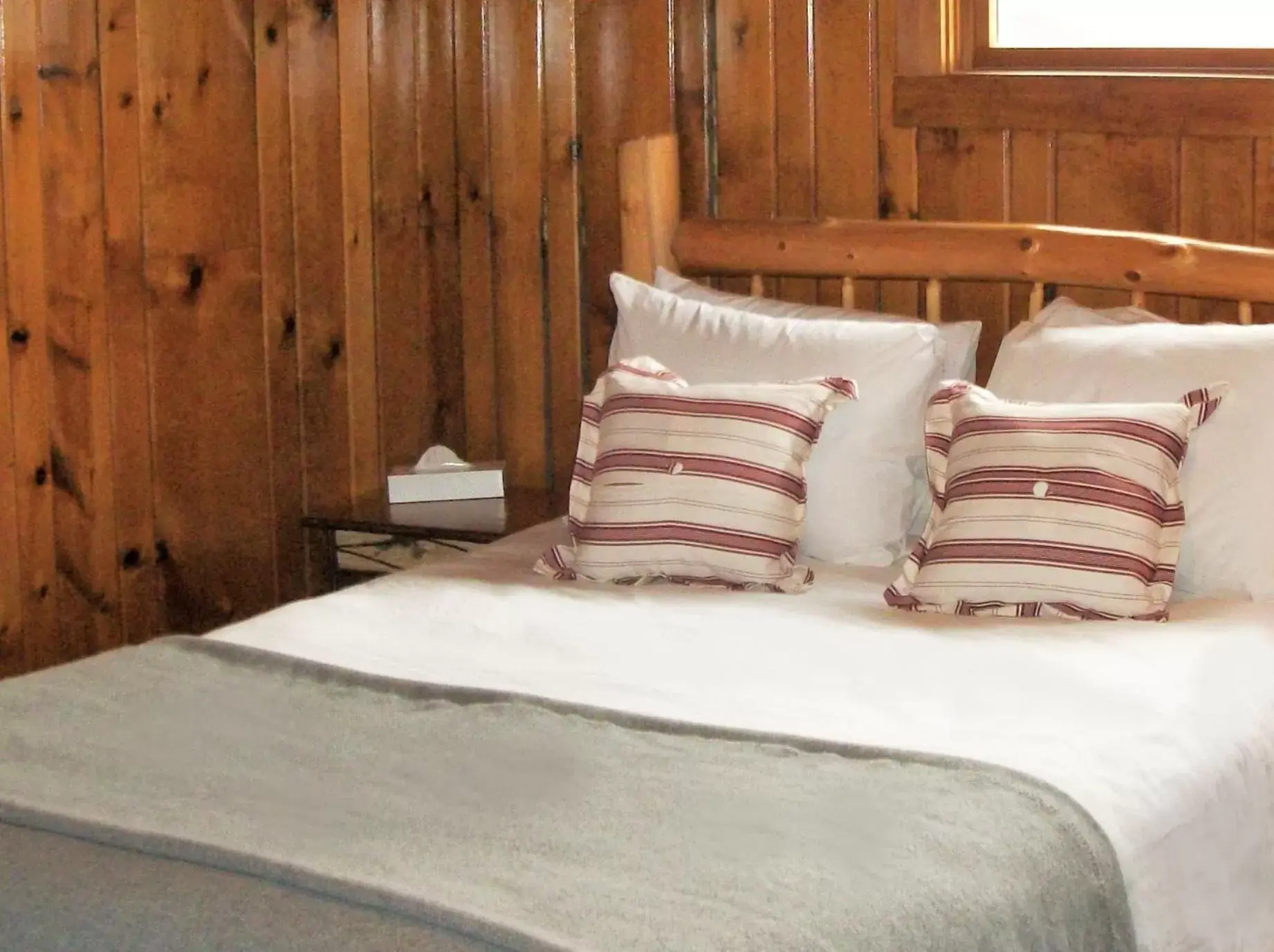 Bed in Garnet Hill Lodge