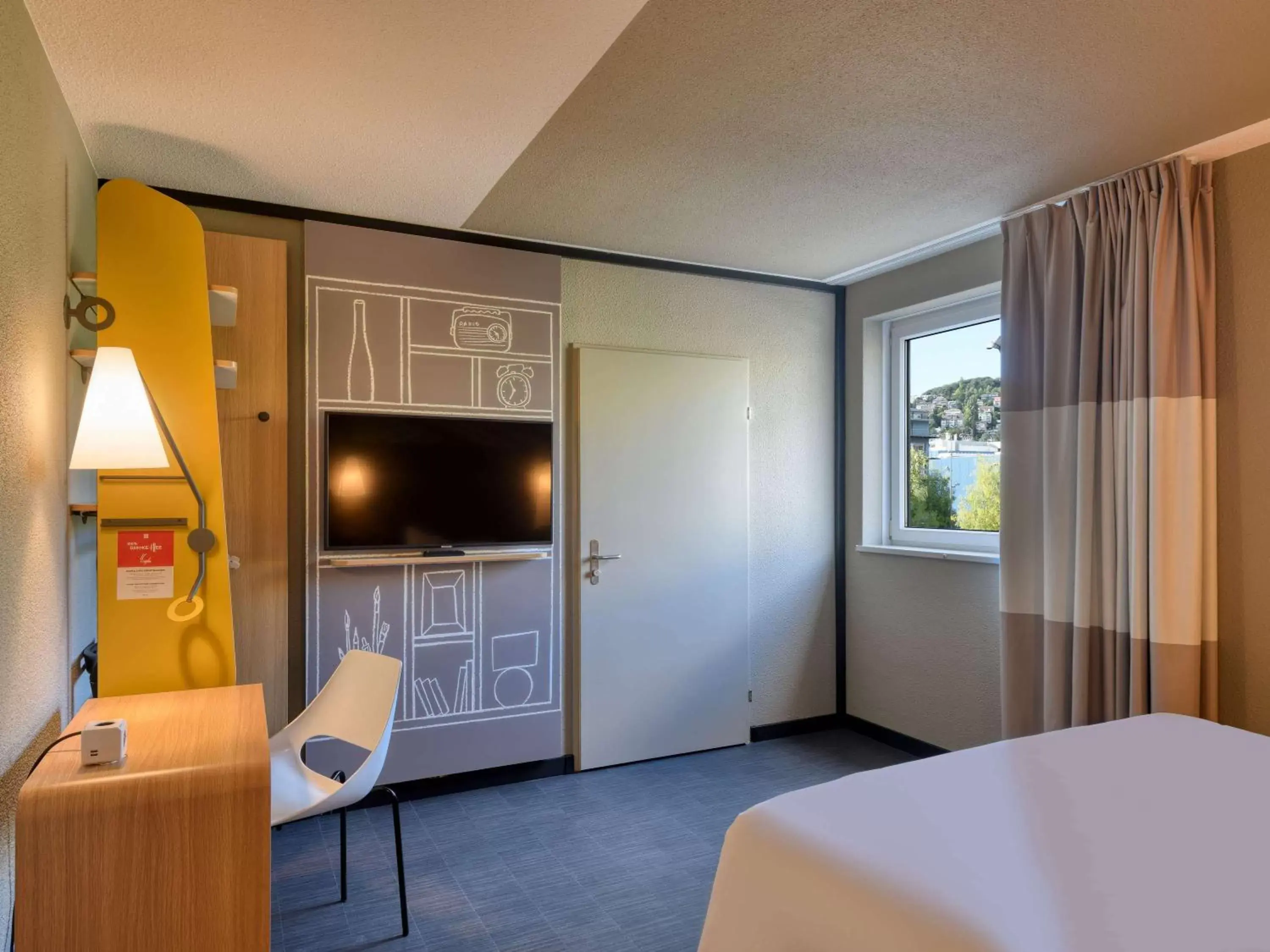 Photo of the whole room, TV/Entertainment Center in ibis Zürich City West