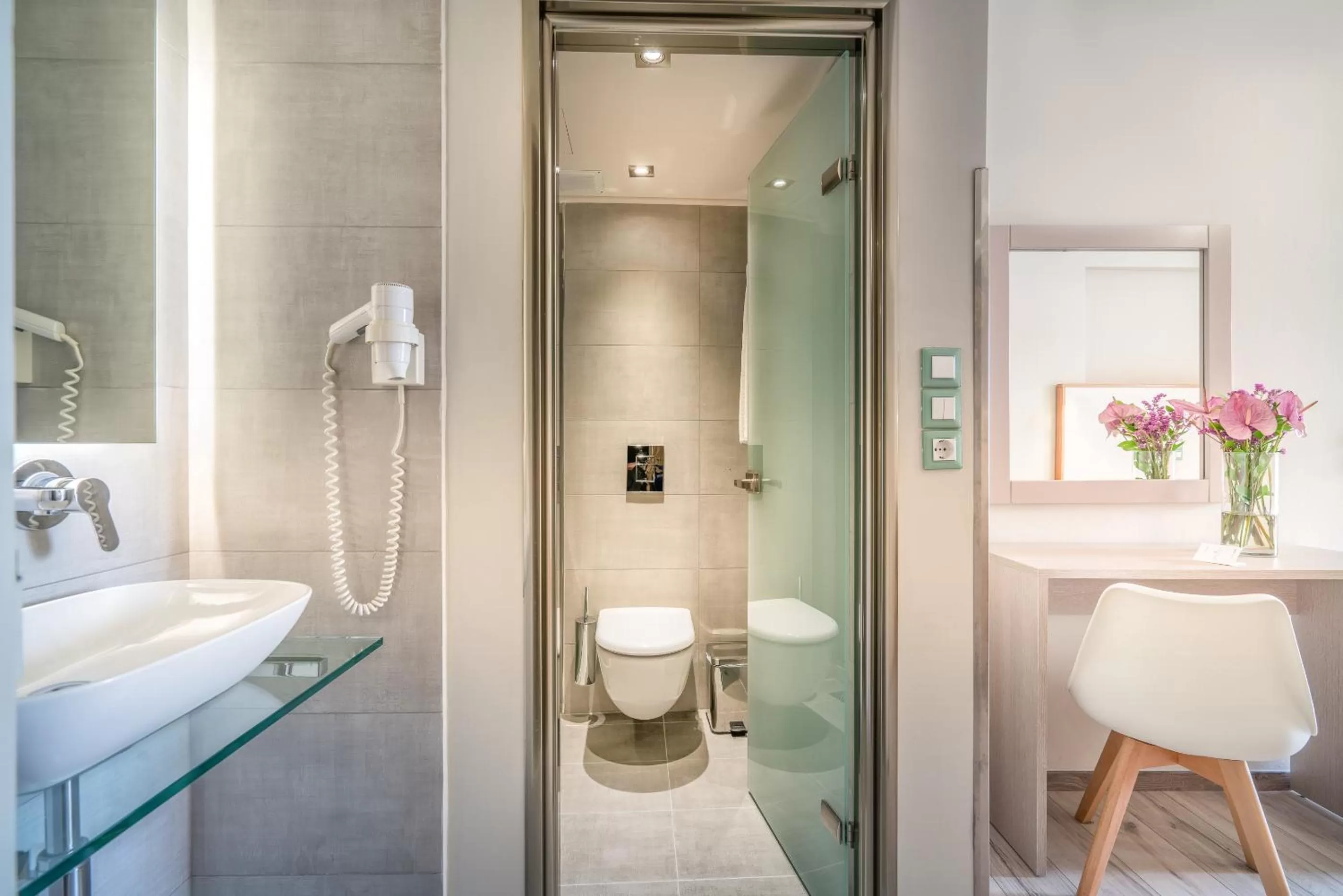 Toilet in Phoenix Hotel