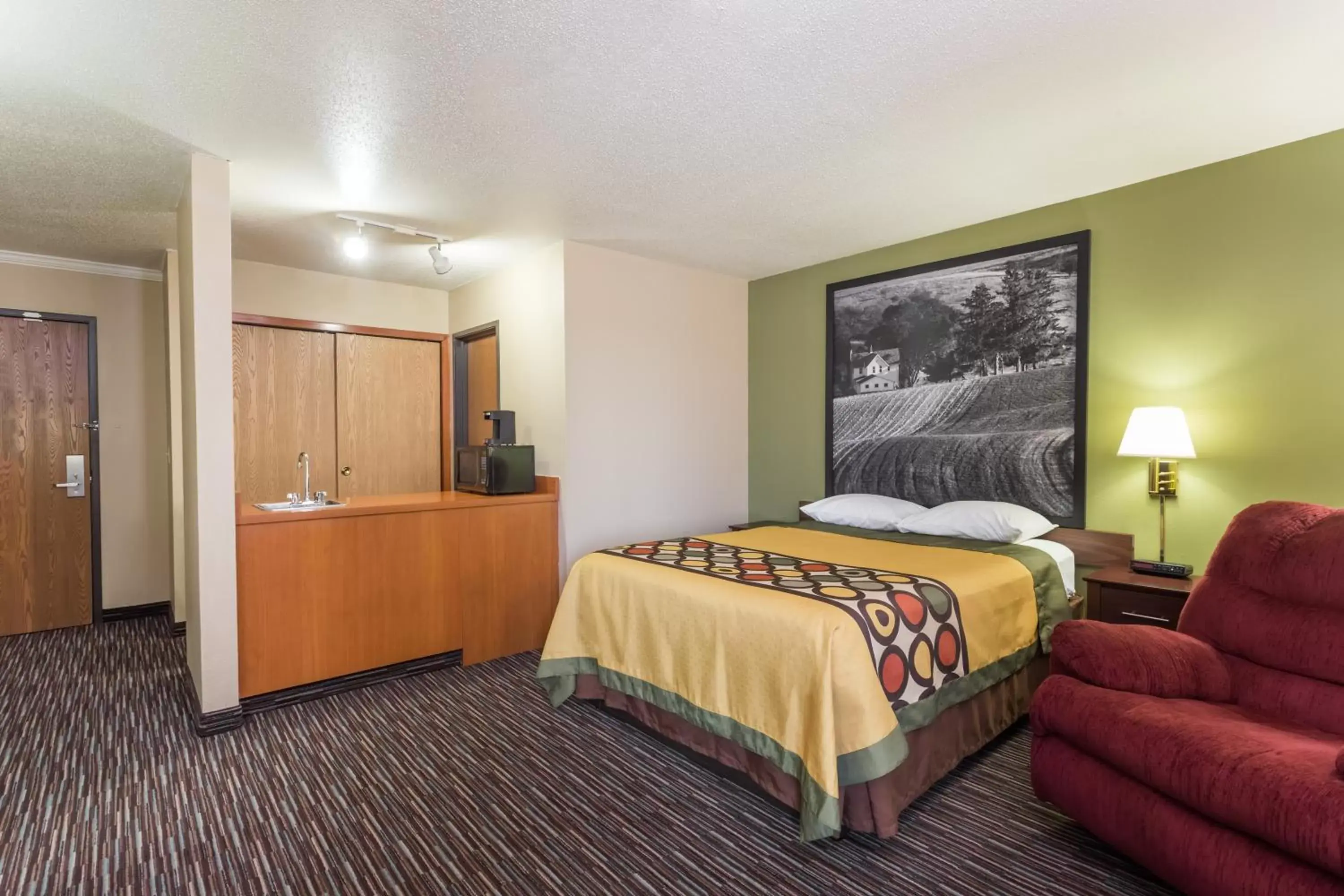 Bed in Super 8 by Wyndham Germantown/Milwaukee