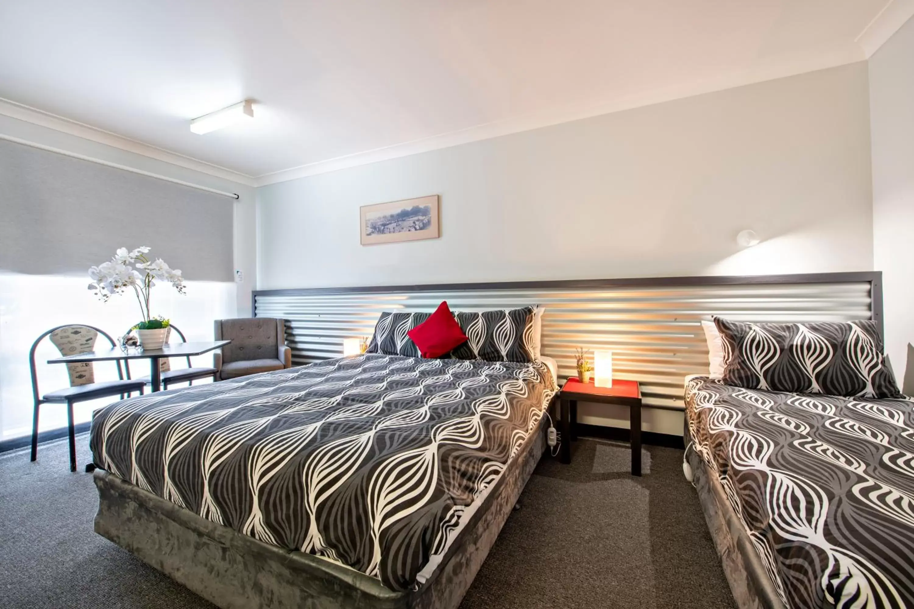 Photo of the whole room, Bed in Shearing Shed Motor Inn