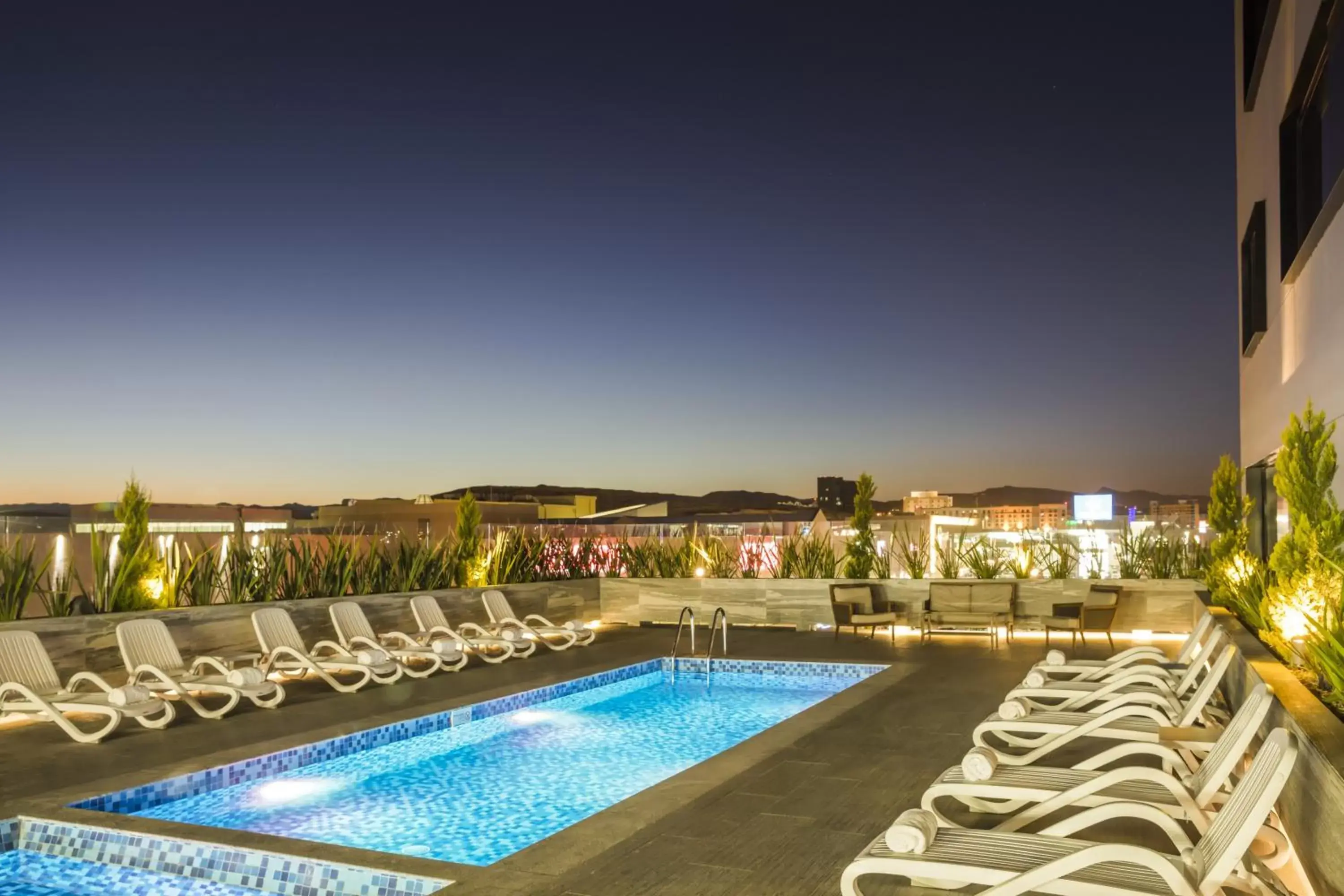 Swimming Pool in Fiesta Inn Chihuahua Fashion Mall