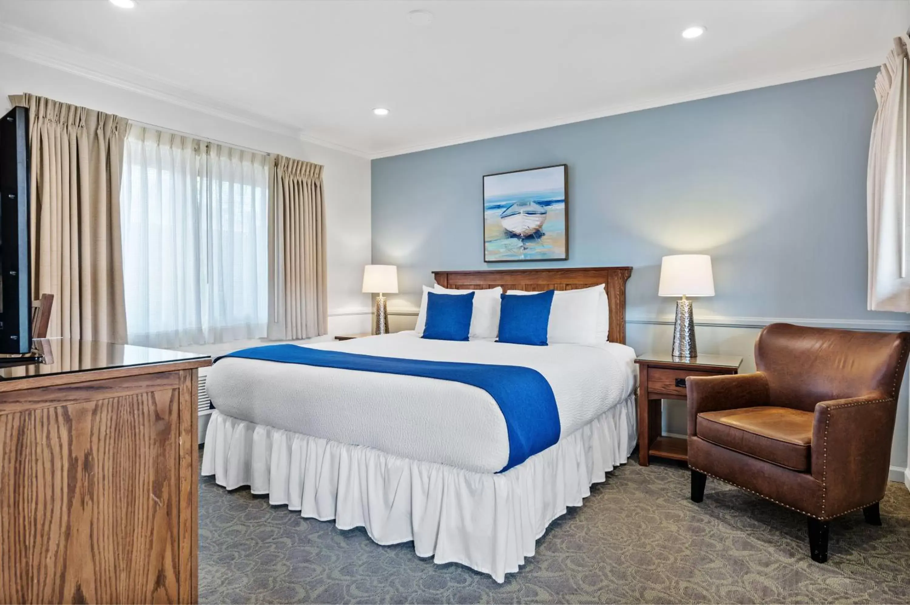 Standard Queen Room in Inn by the Harbor Standard Queen Room in Inn by the Harbor