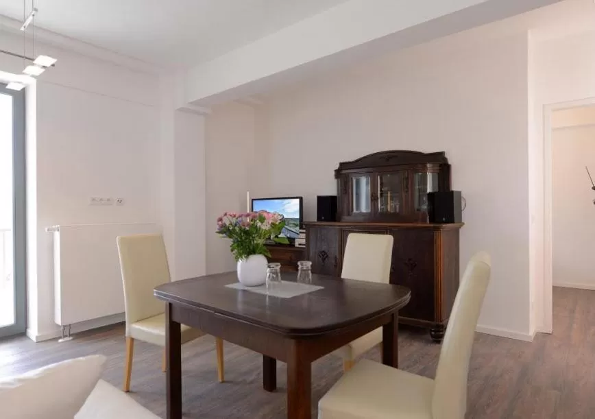Photo of the whole room, Dining Area in Appartment Ferienwohnung mit großer Terrasse Ohlerich Speicher Wismar