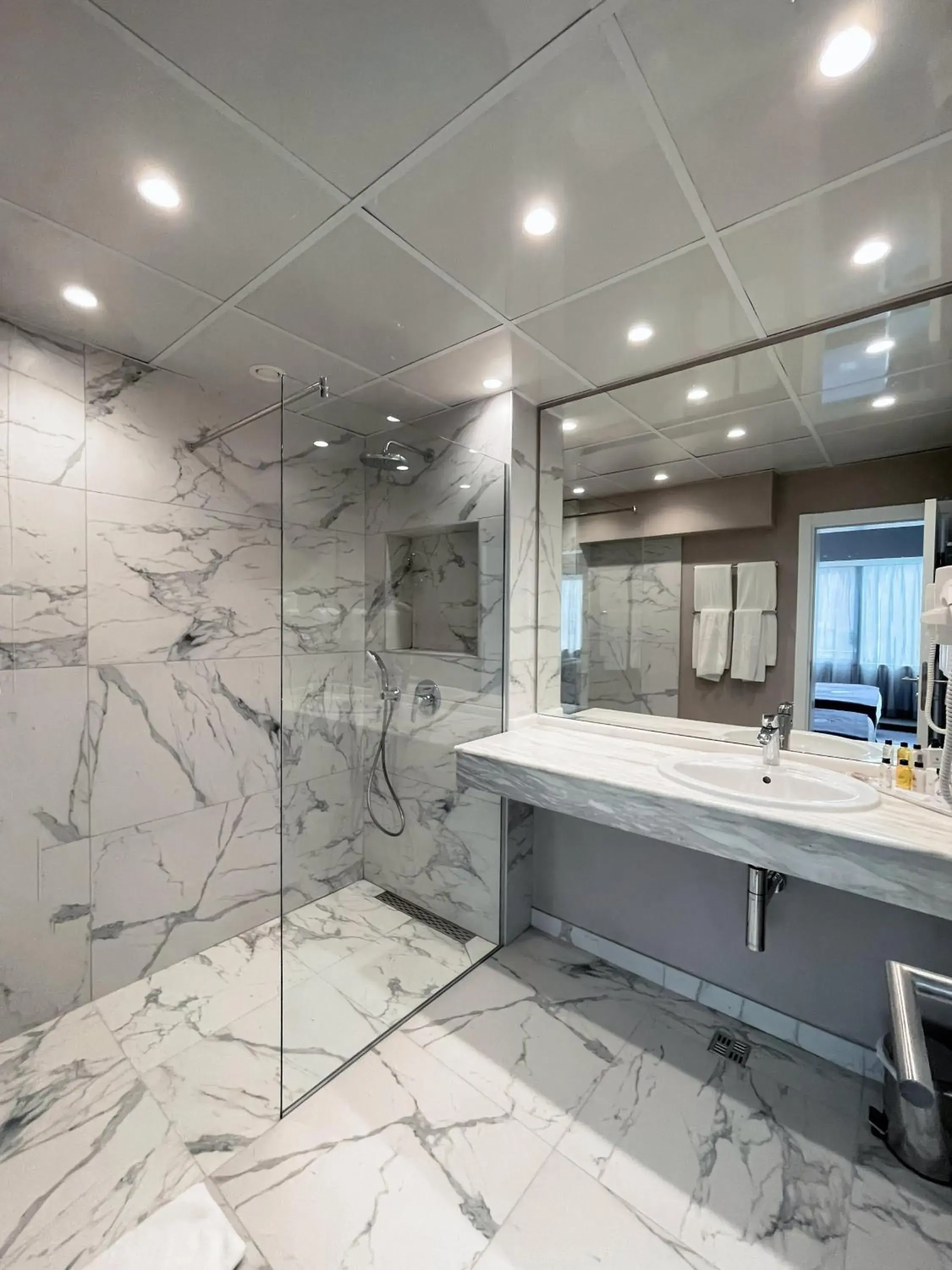 Bathroom in International Hotel Casino & Tower Suites