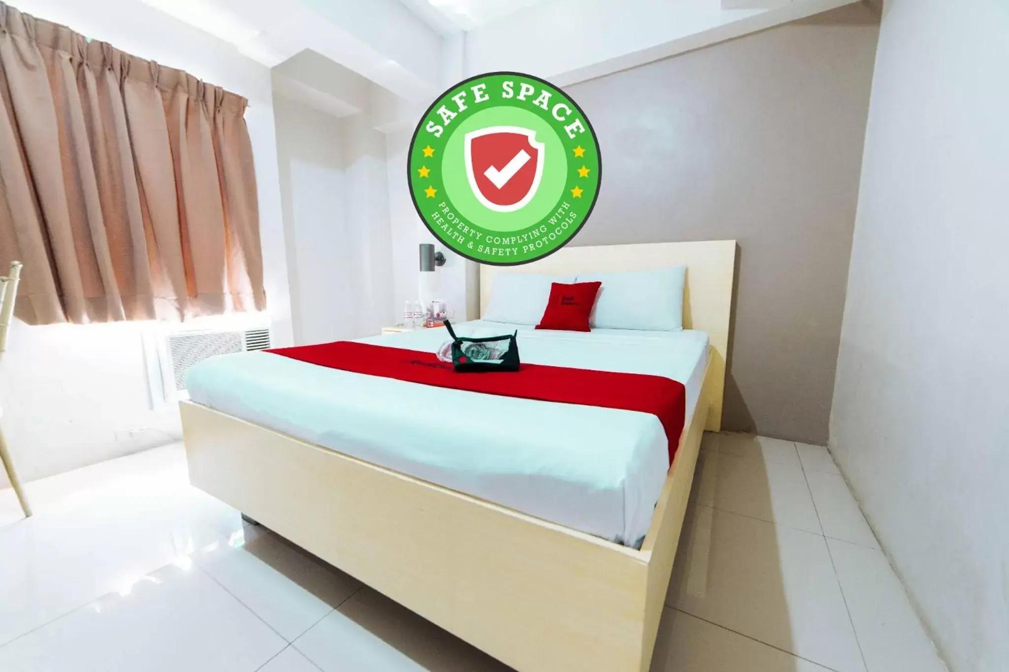 Bedroom, Bed in RedDoorz at Samat Mandaluyong - Vaccinated Staff