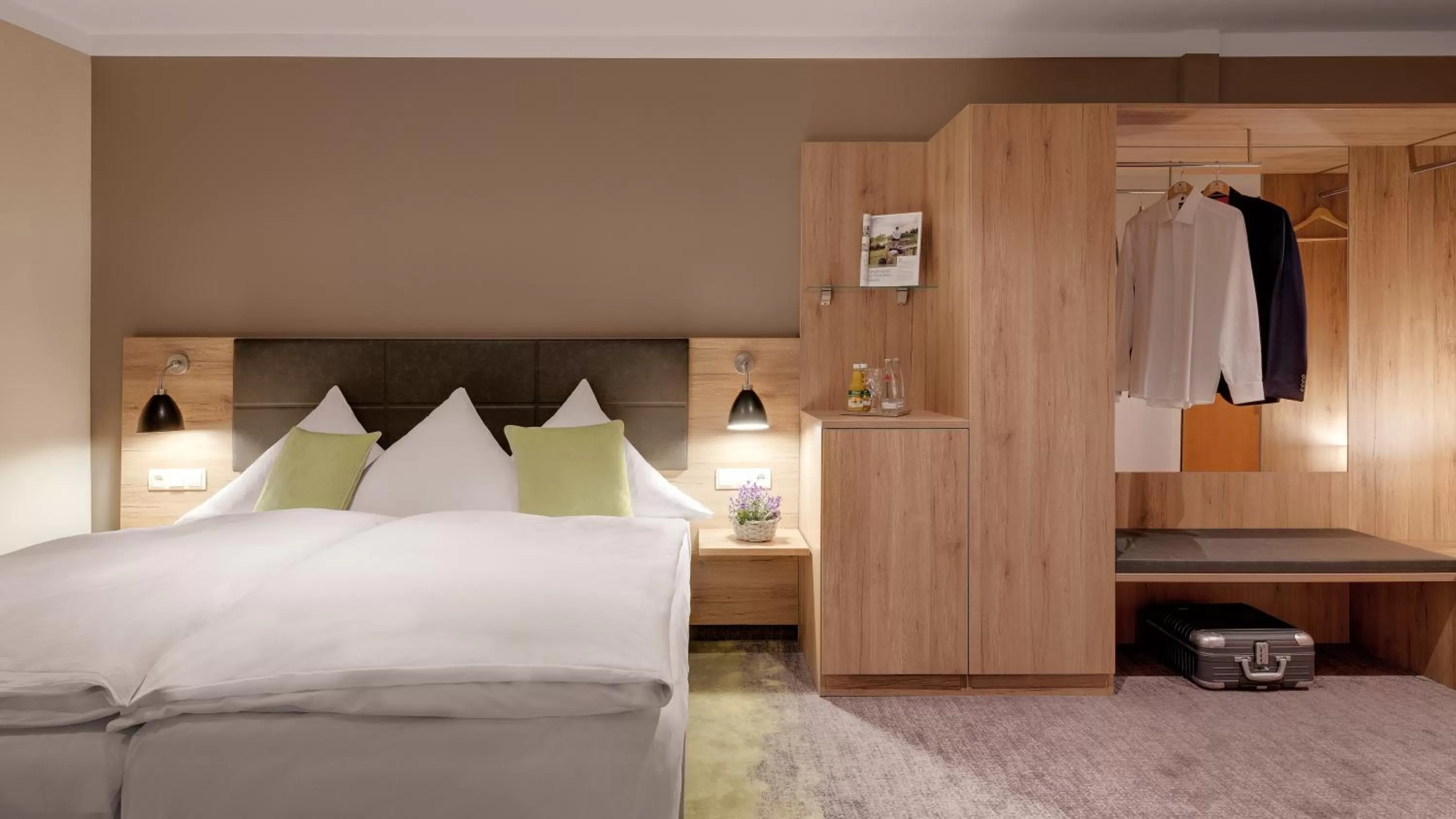 Photo of the whole room, Bed in Pfalzhotel Asselheim