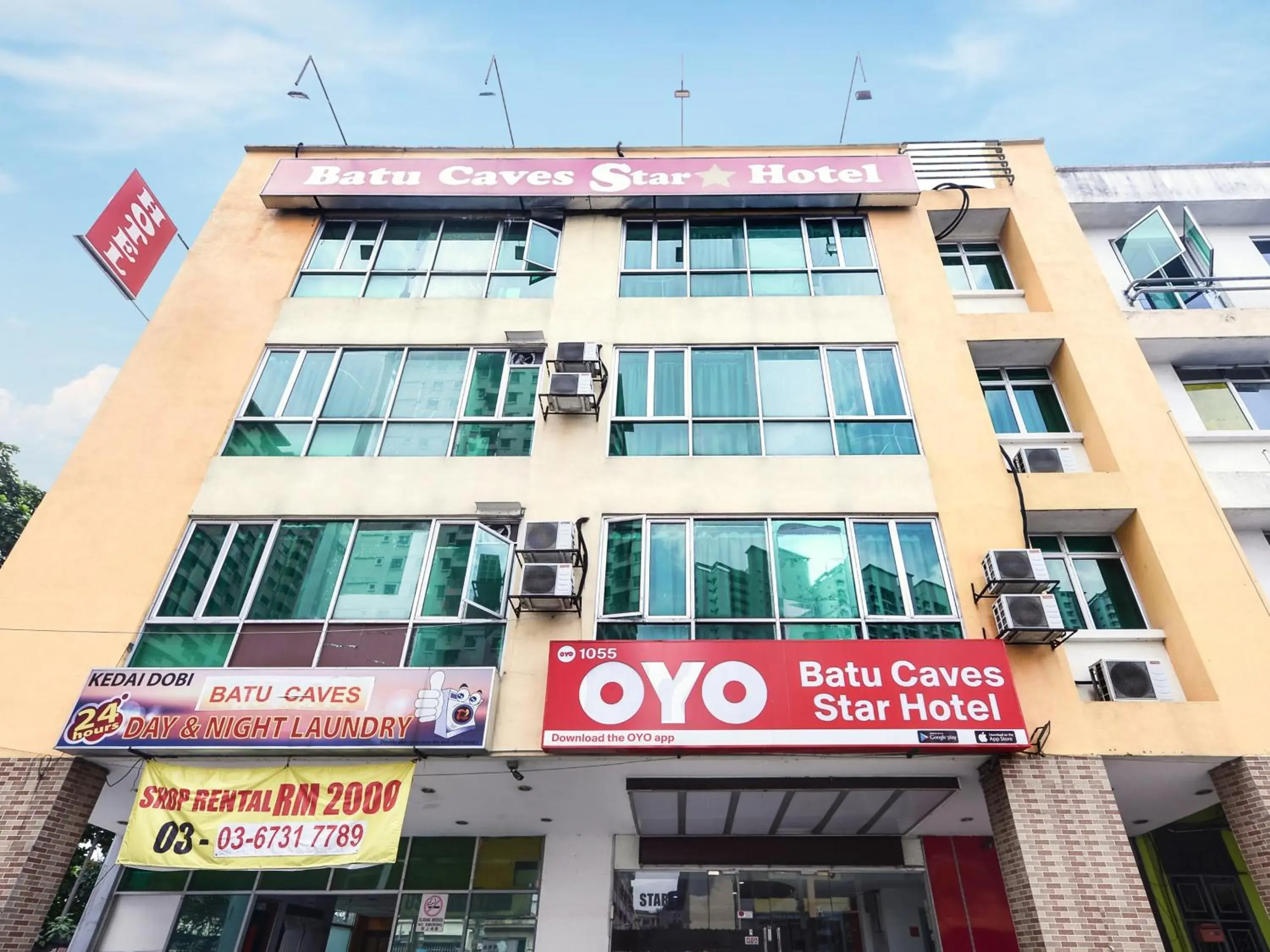 Facade/entrance, Property Building in OYO 1055 Batu Caves Star Hotel