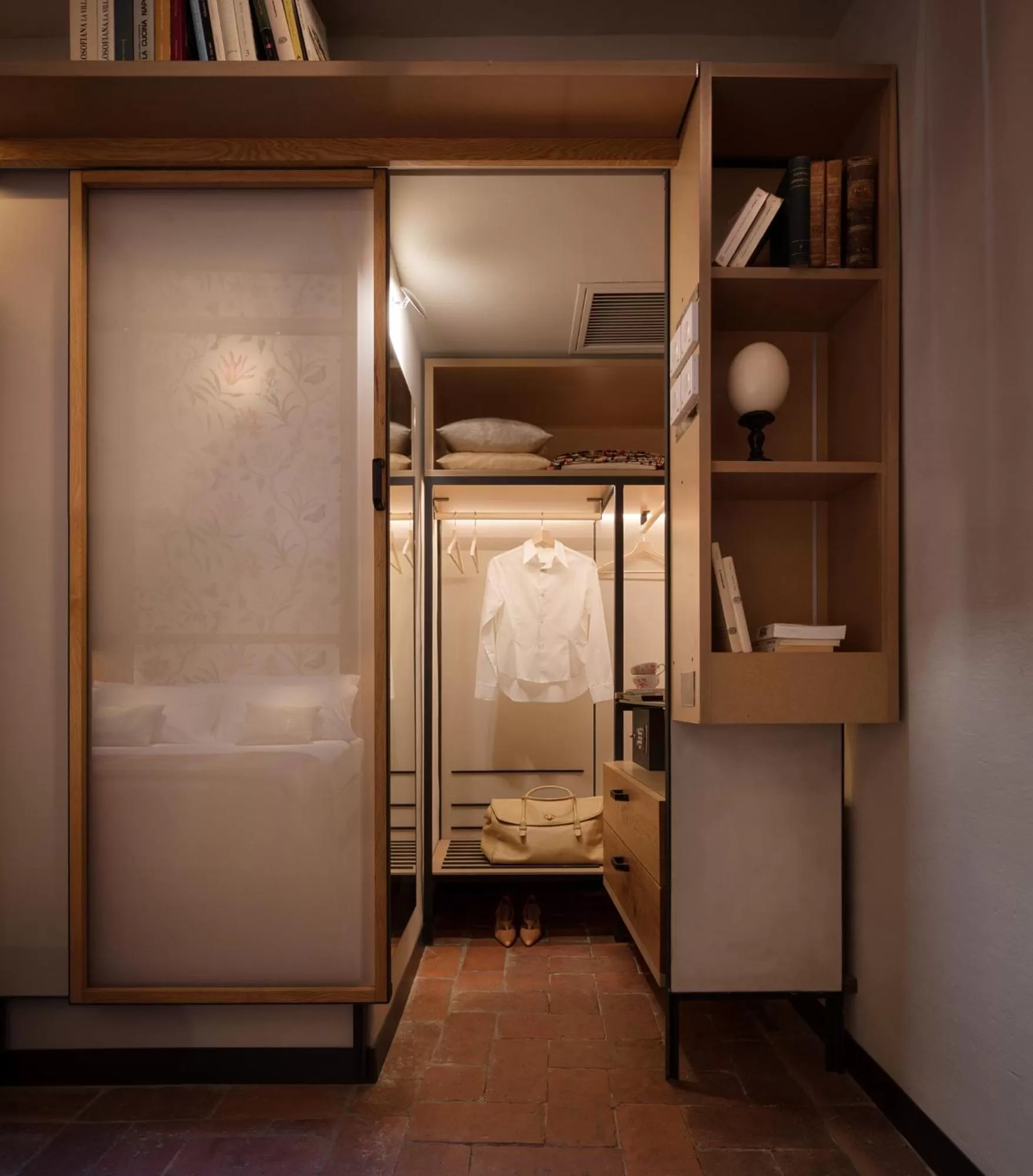 Decorative detail, Bed in Ottantotto Firenze