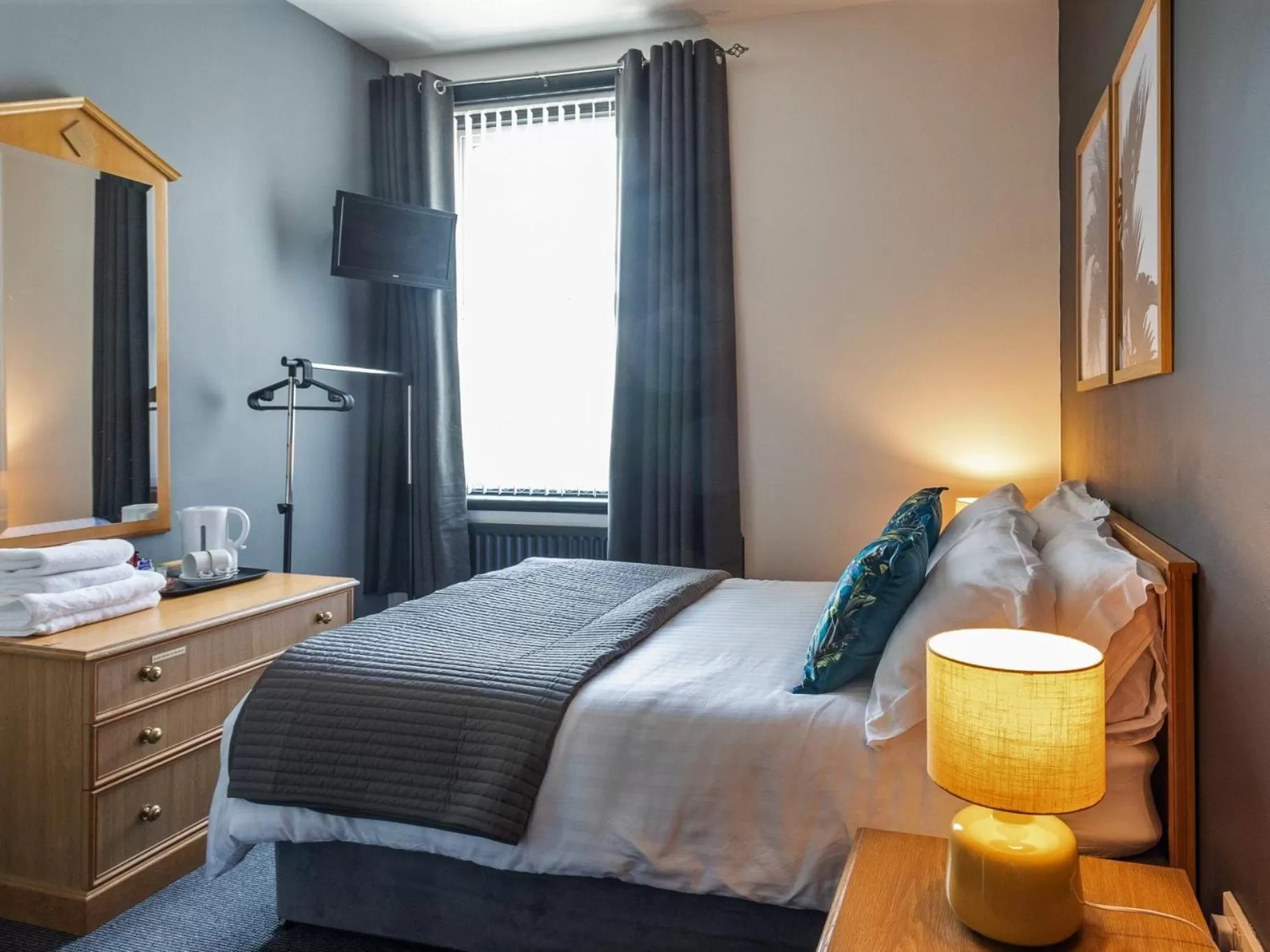 Bedroom in The Punch Bowl