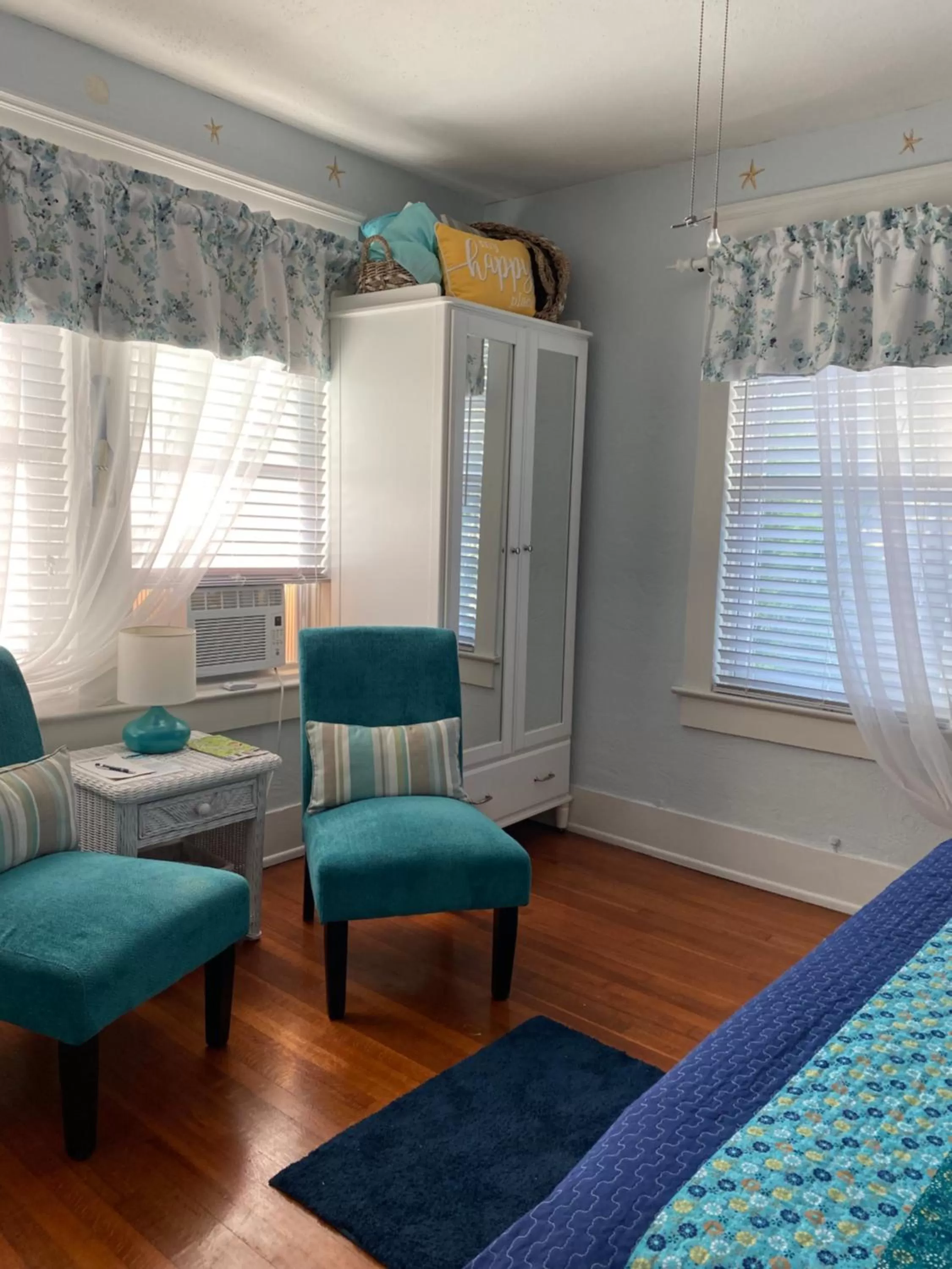 Seating Area in Ms. Maggie's South Country Inn