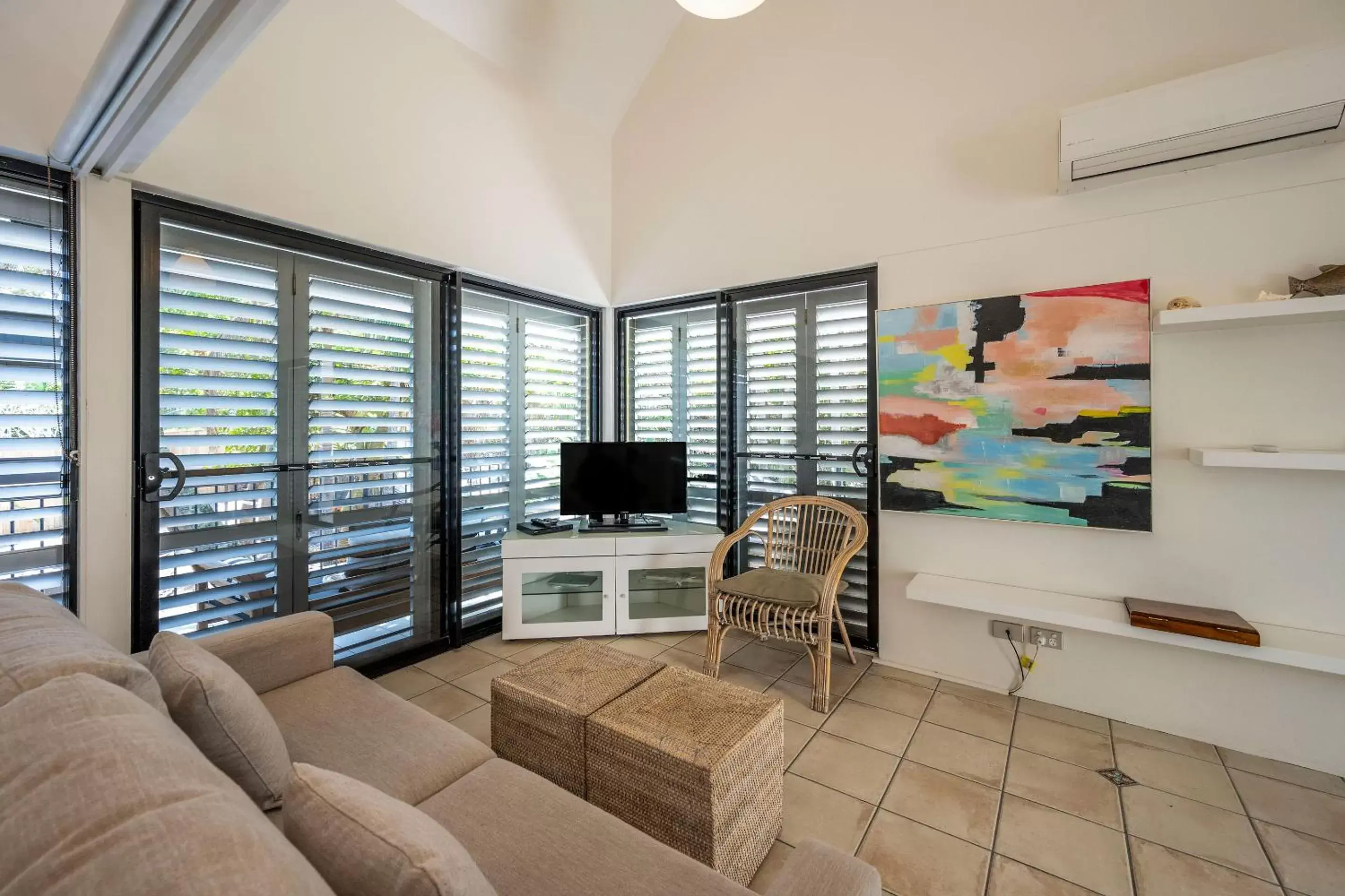 Living room, Seating Area in Julians Apartments