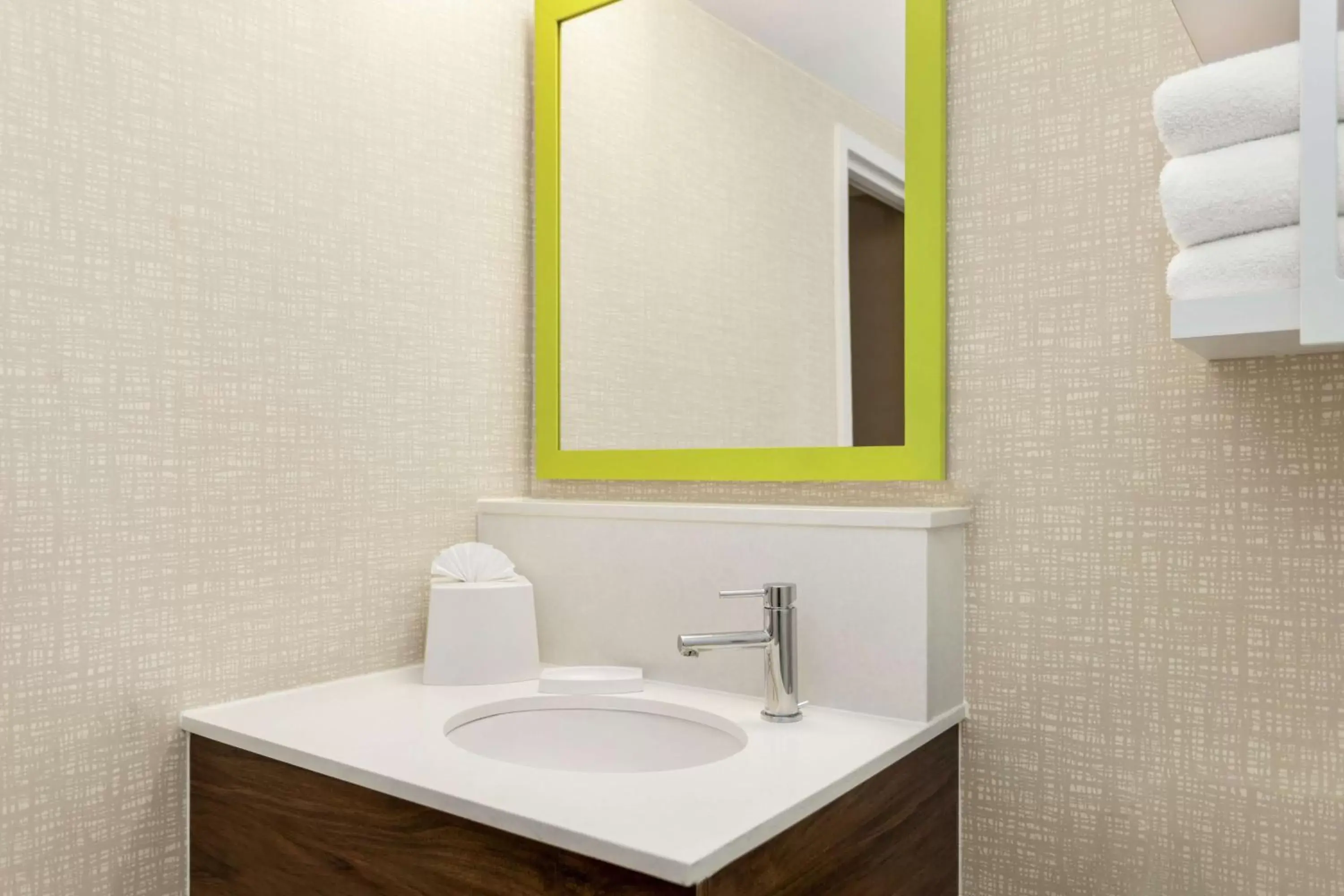 Bathroom in Hampton Inn Milwaukee Brookfield Bathroom in Hampton Inn Milwaukee Brookfield