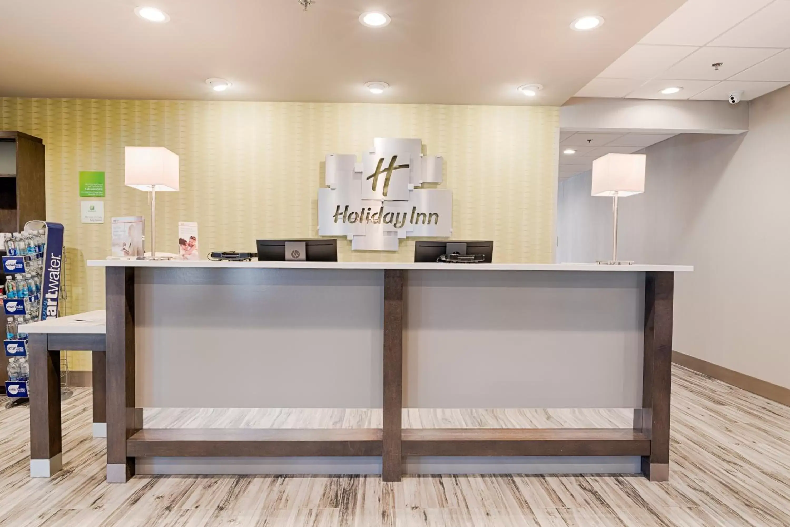 Property building, Lobby/Reception in Holiday Inn Knoxville N - Merchant Drive, an IHG Hotel