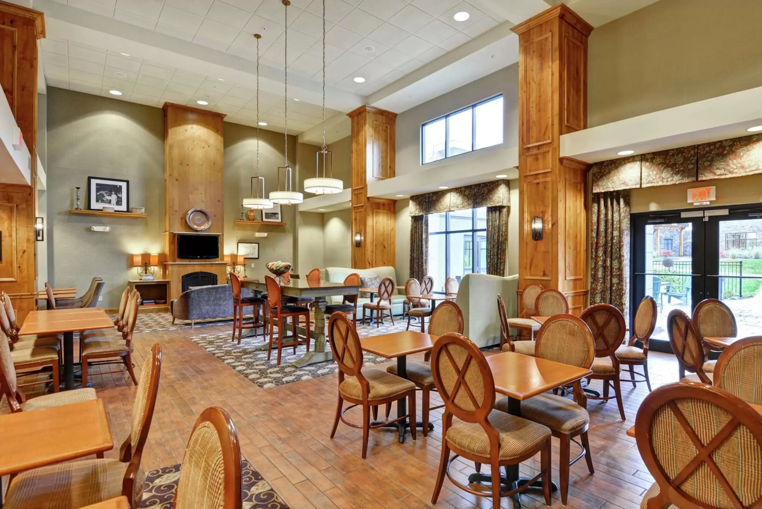 Lobby or reception, Restaurant/Places to Eat in Hampton Inn and Suites New Hartford/Utica