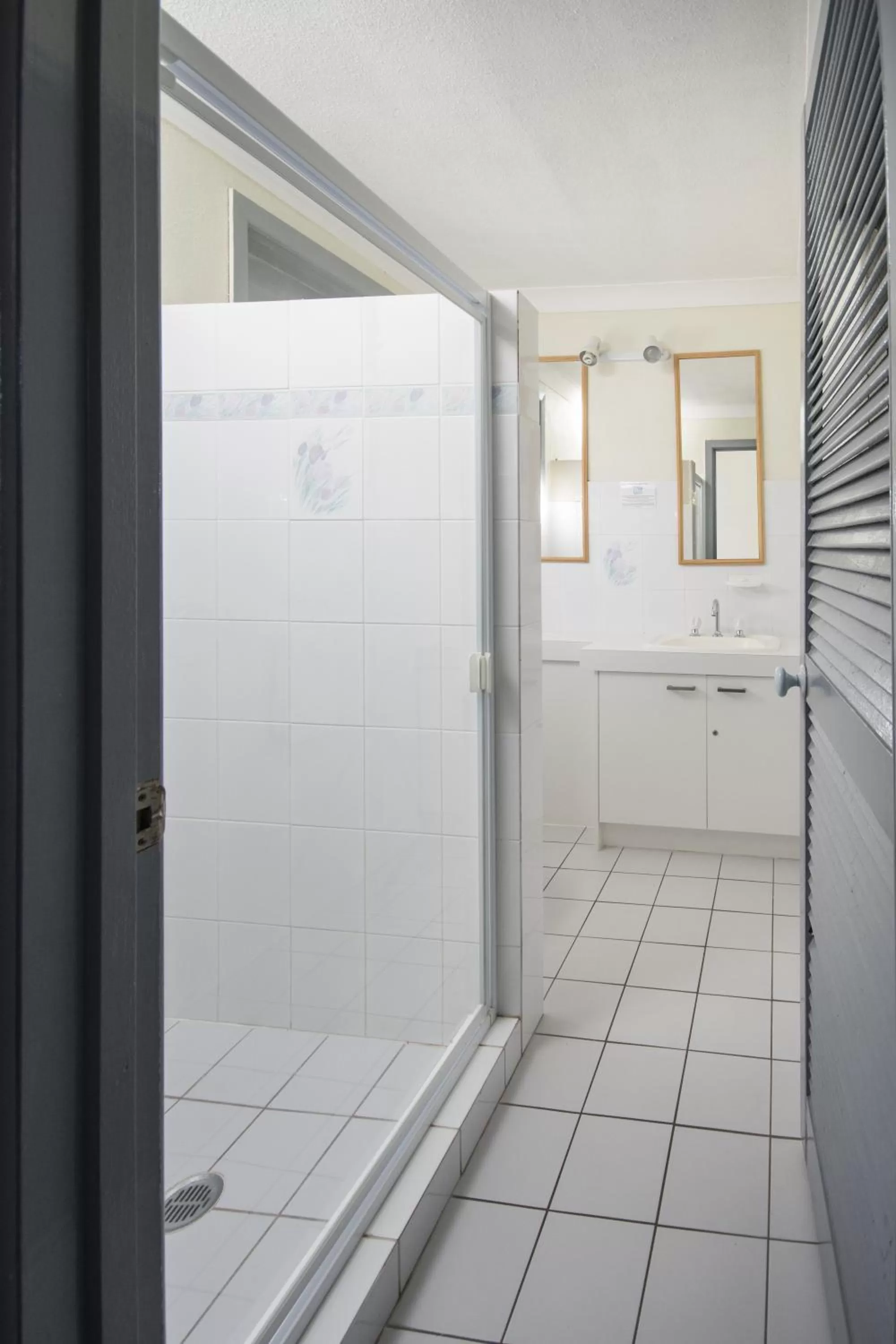 Shower in The Beach Motel Hervey Bay