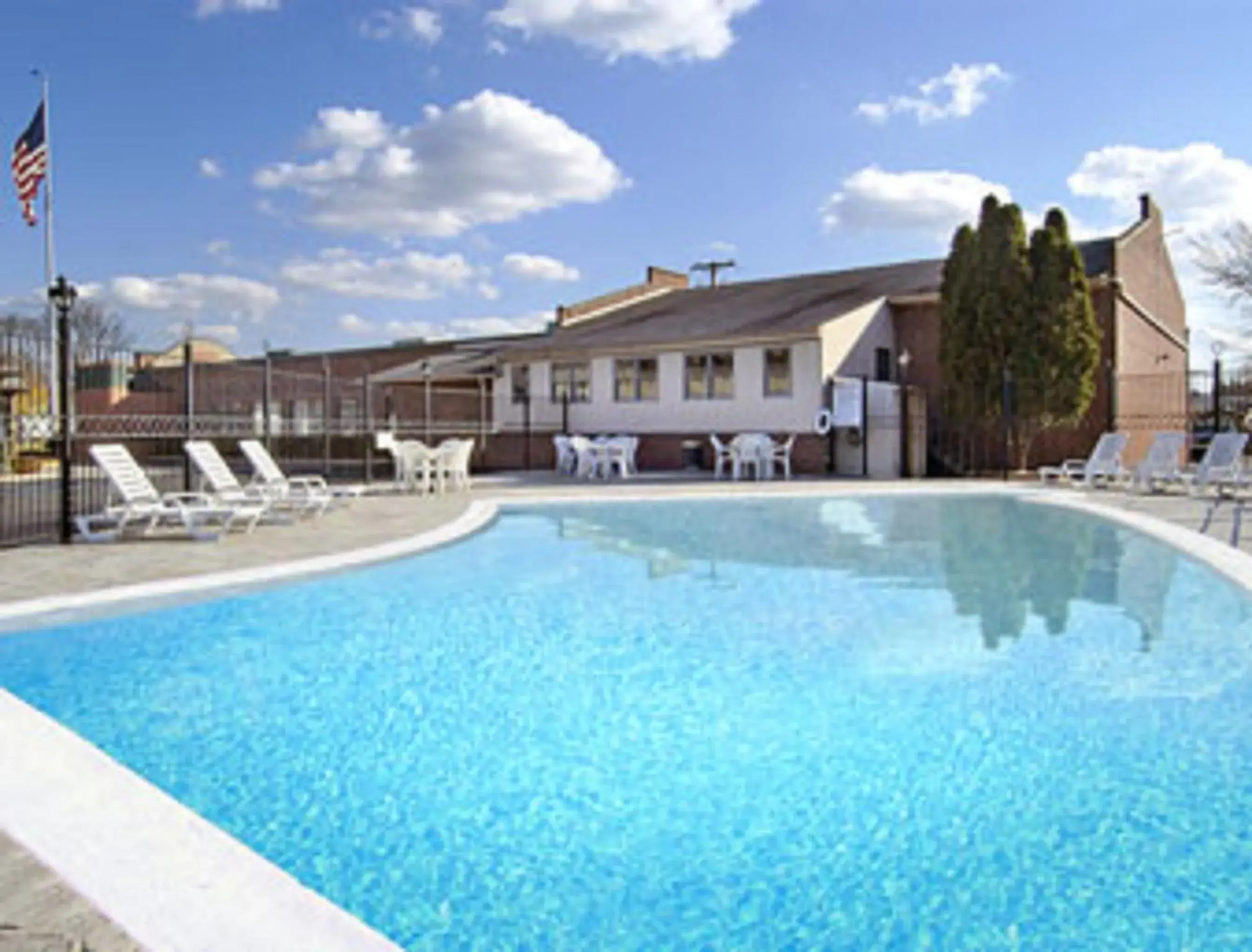 Swimming Pool in Aderi Hotel Near Bucknell University
