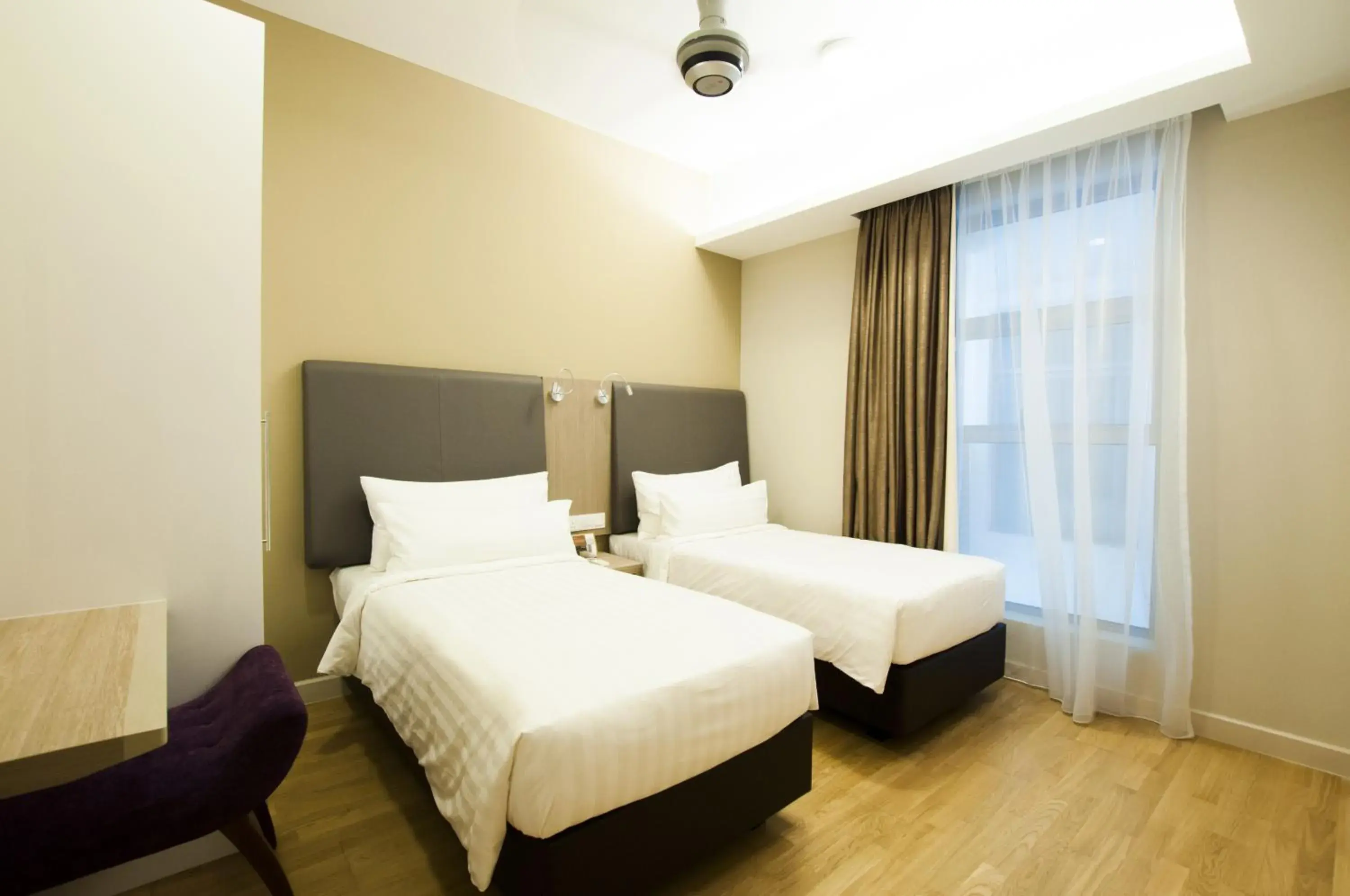 Photo of the whole room, Bed in Suasana Suites Bukit Ceylon