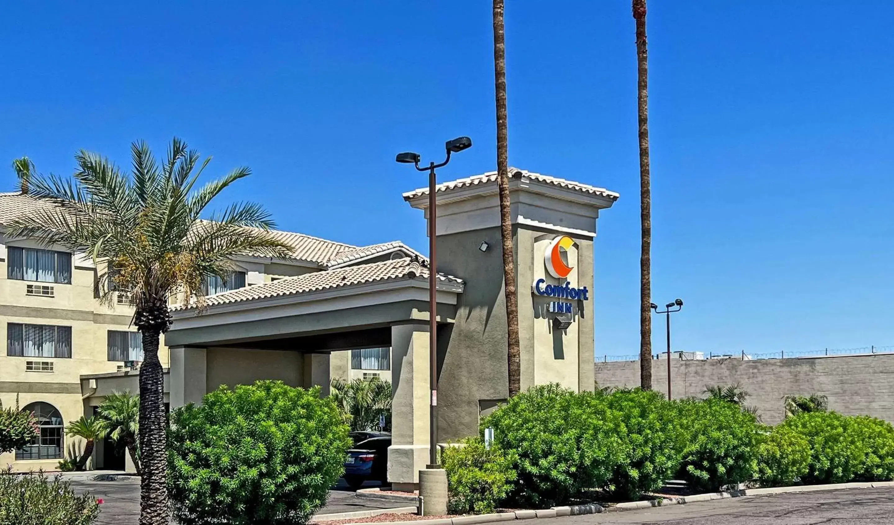 Property Building in Comfort Inn West Phoenix at 27th Ave and I-I0