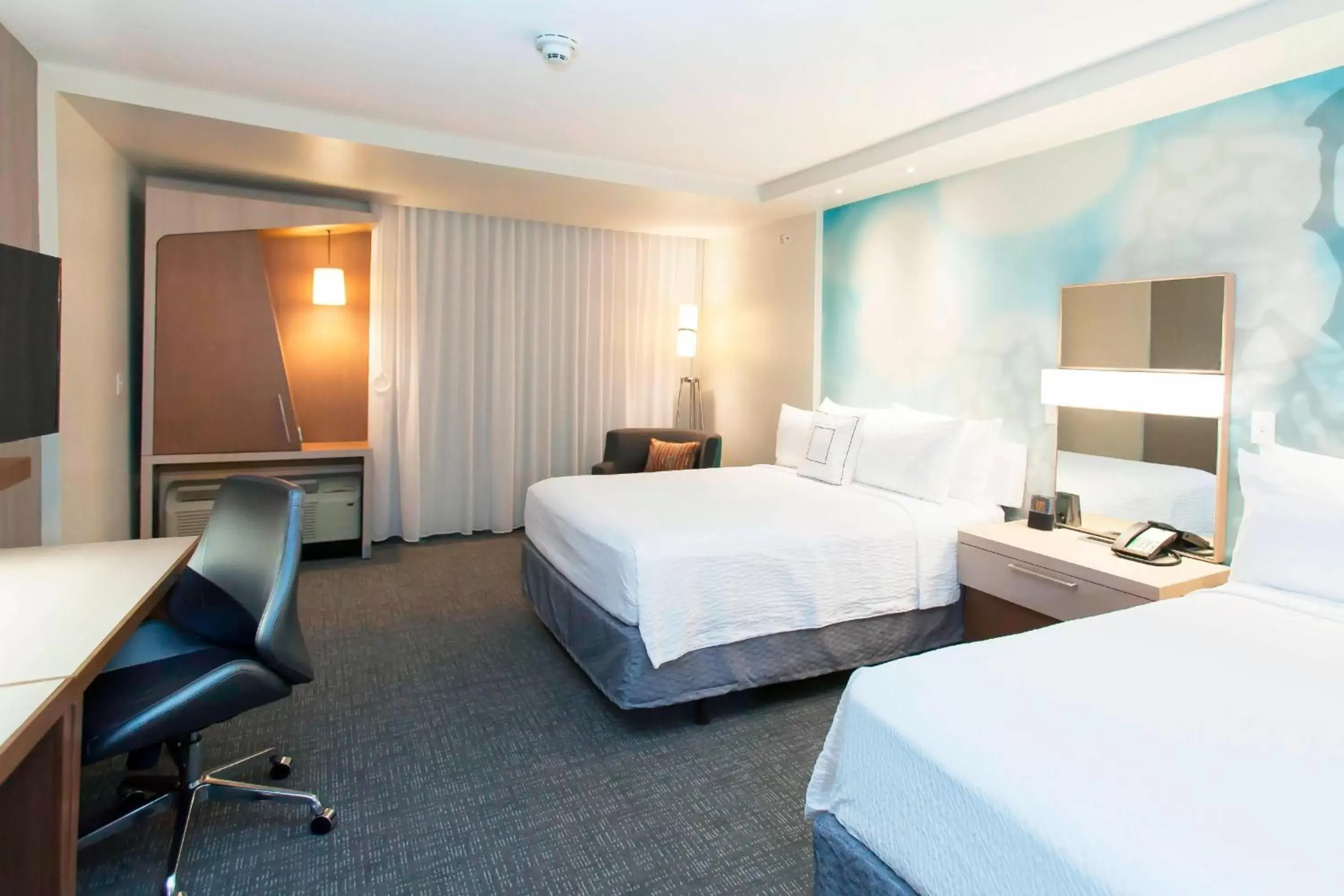 Photo of the whole room, Bed in Courtyard by Marriott Houston Springwoods Village