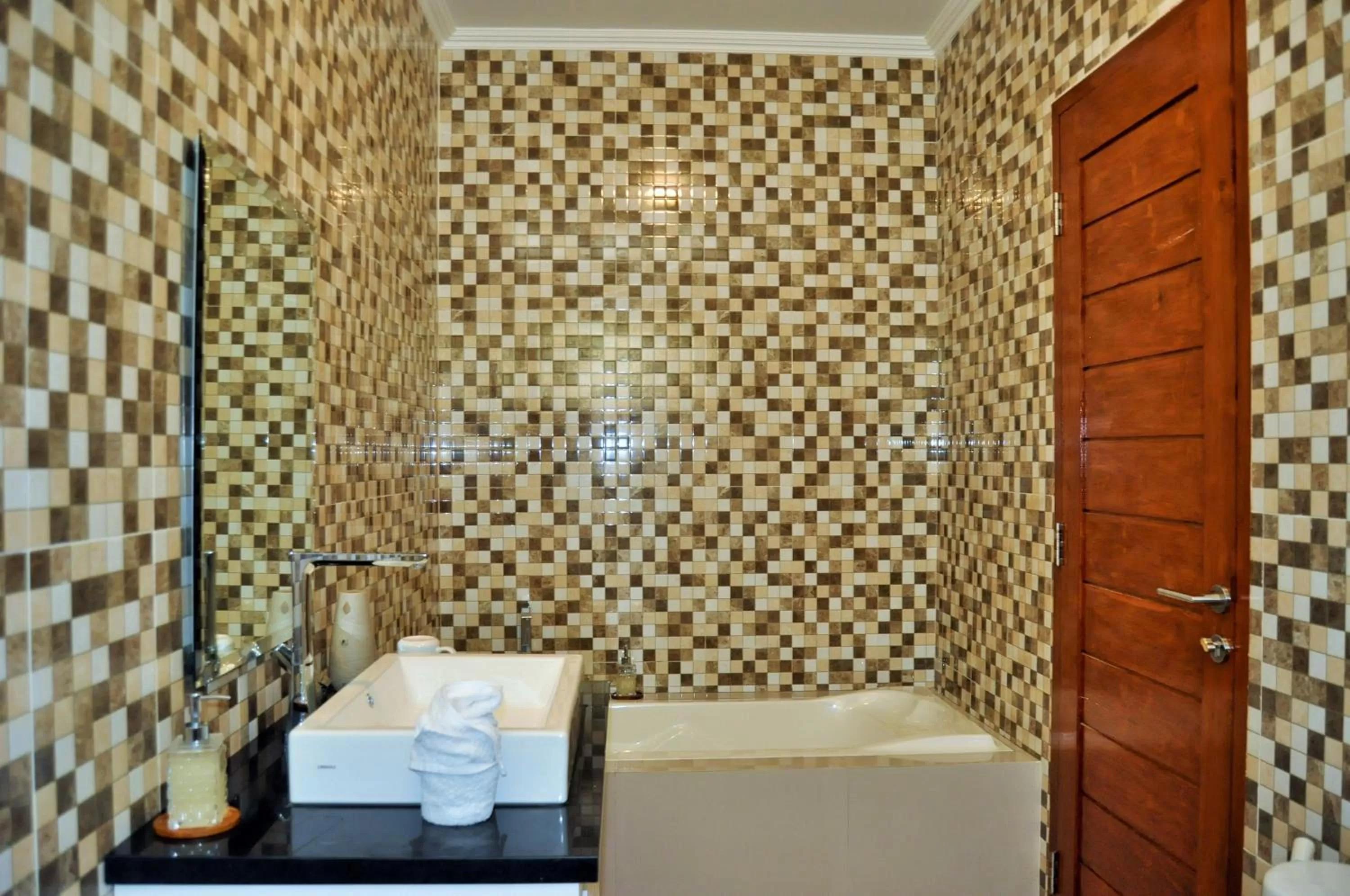 Shower in Ocean Terrace Suite And Spa Luxury