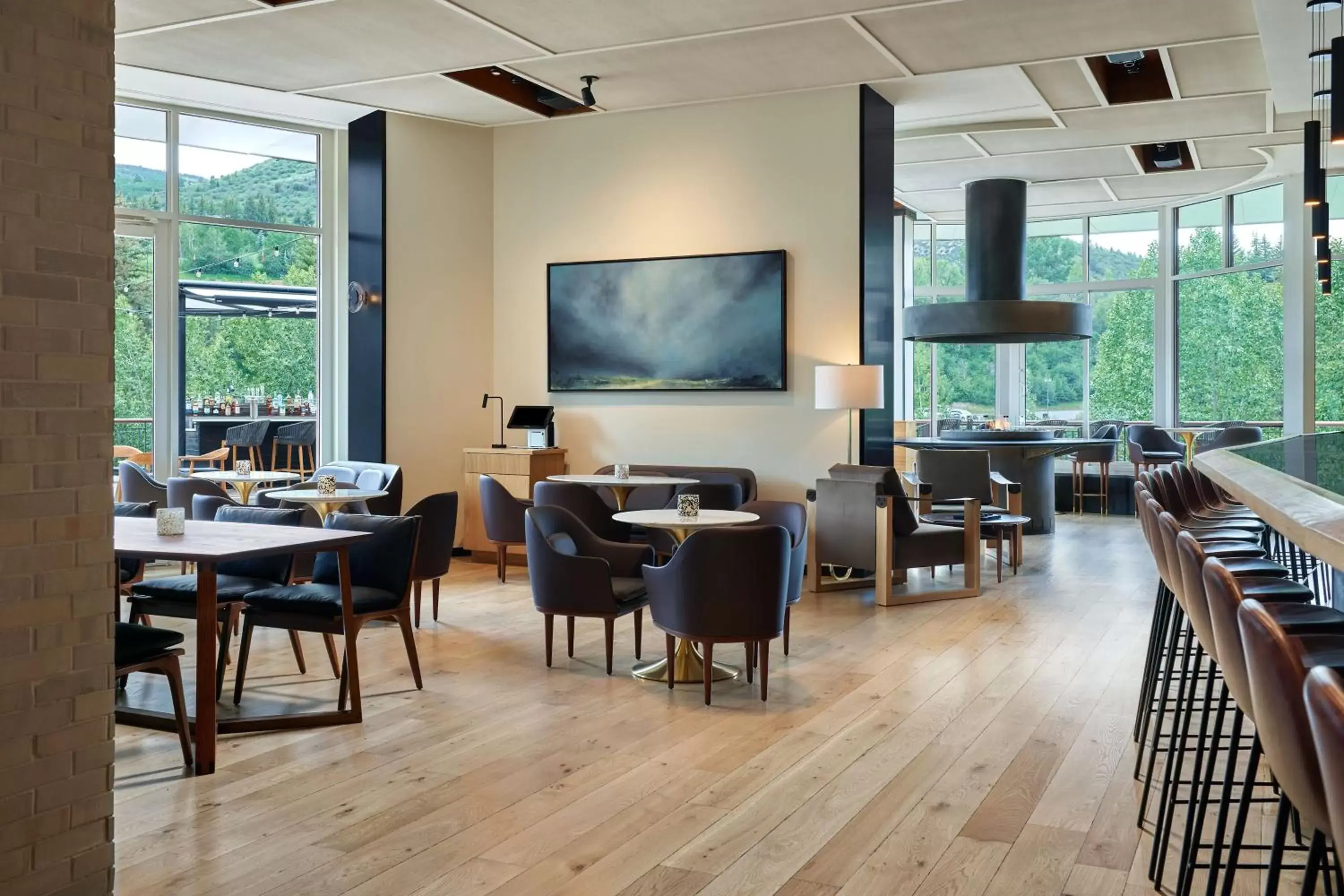 Lounge or bar, Restaurant/Places to Eat in The Westin Riverfront Resort & Spa, Avon, Vail Valley