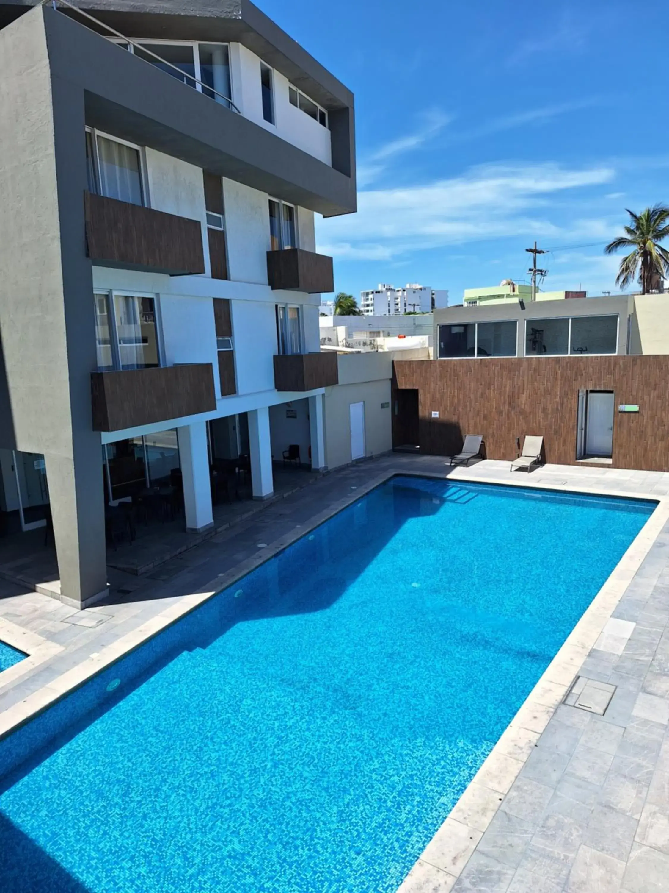 Swimming Pool in Hotel Costa Verde