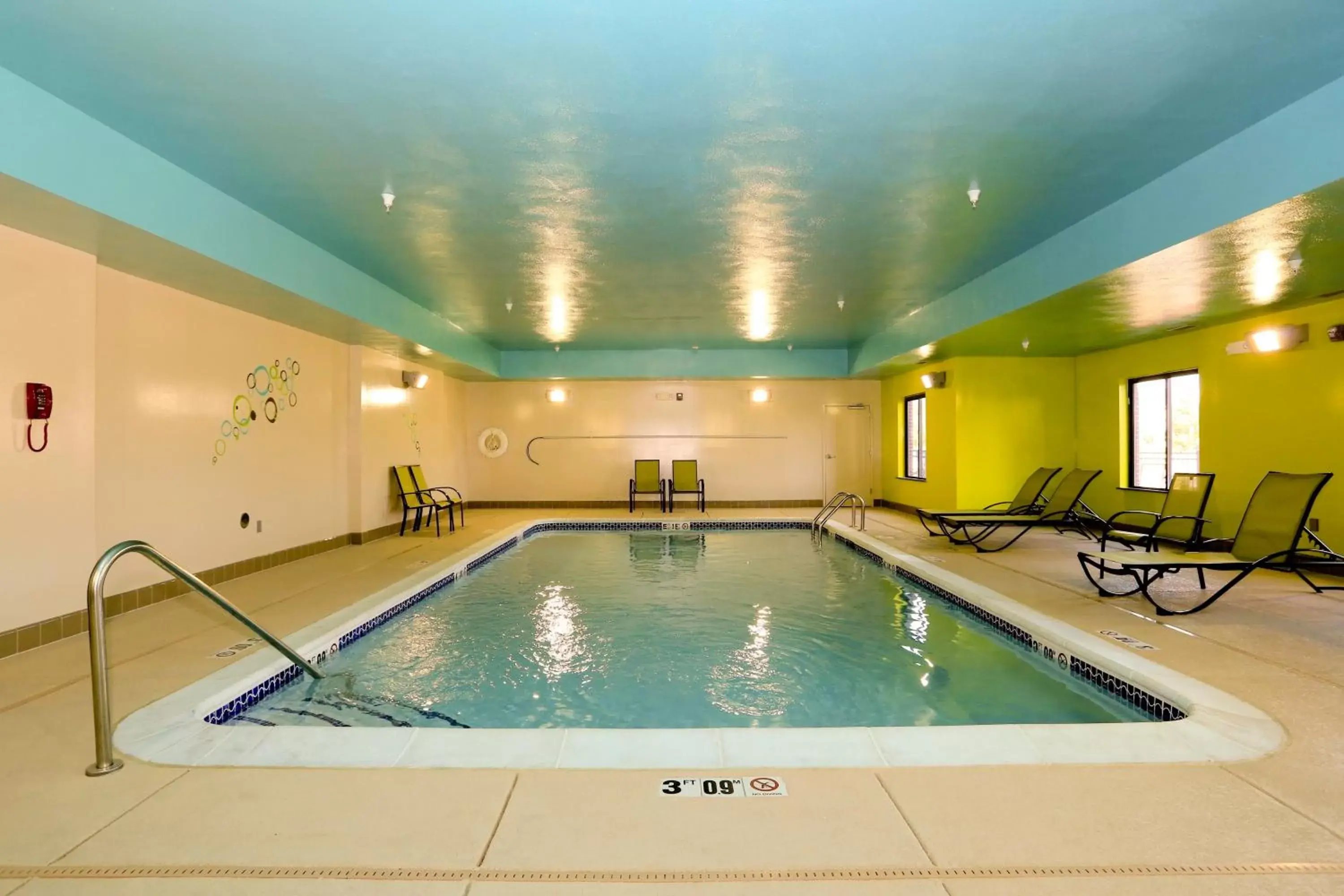 Swimming Pool in Holiday Inn Express & Suites Marion Northeast, an IHG Hotel