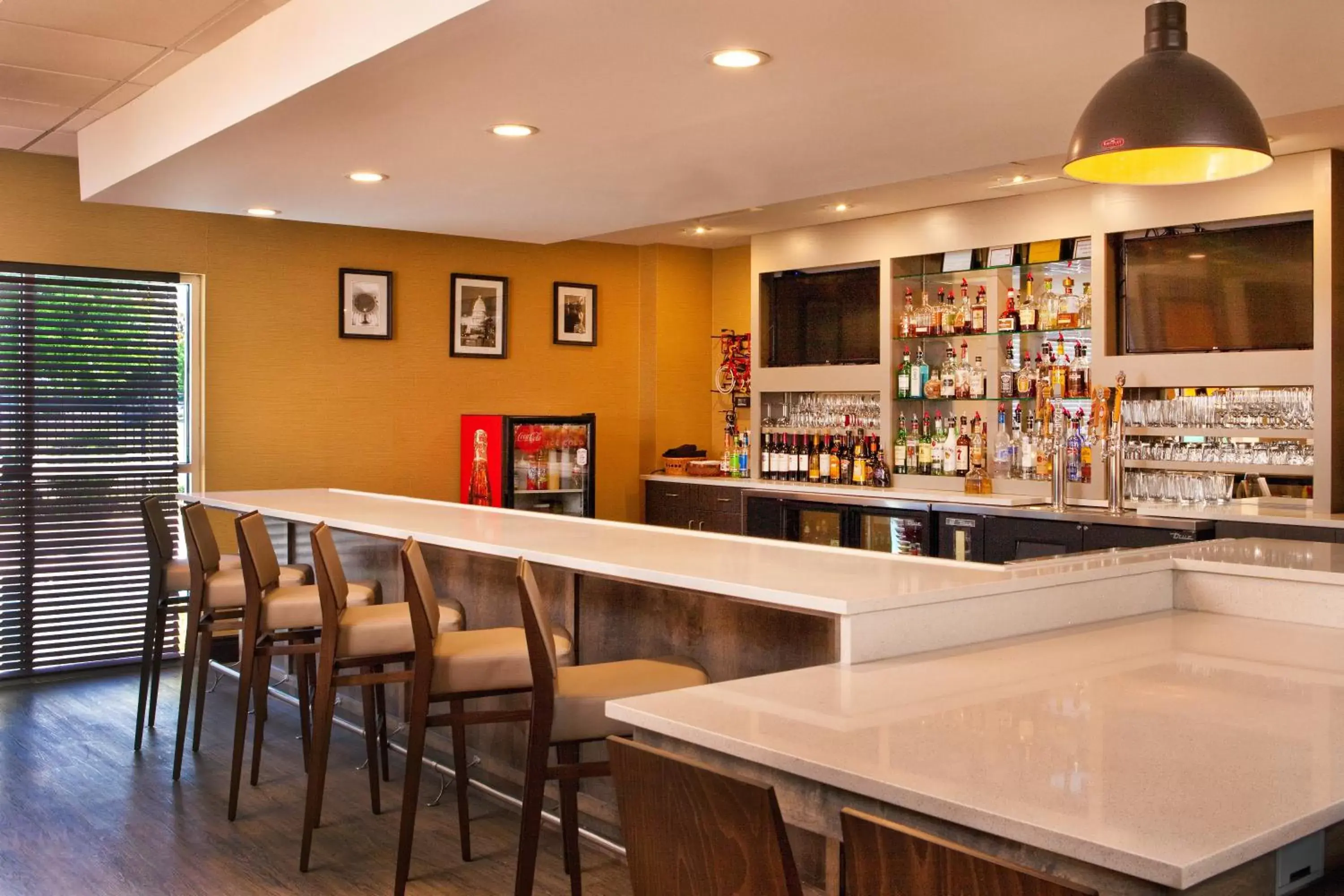 Lounge or bar, Lounge/Bar in Holiday Inn Little Rock - Presidential Downtown, an IHG Hotel