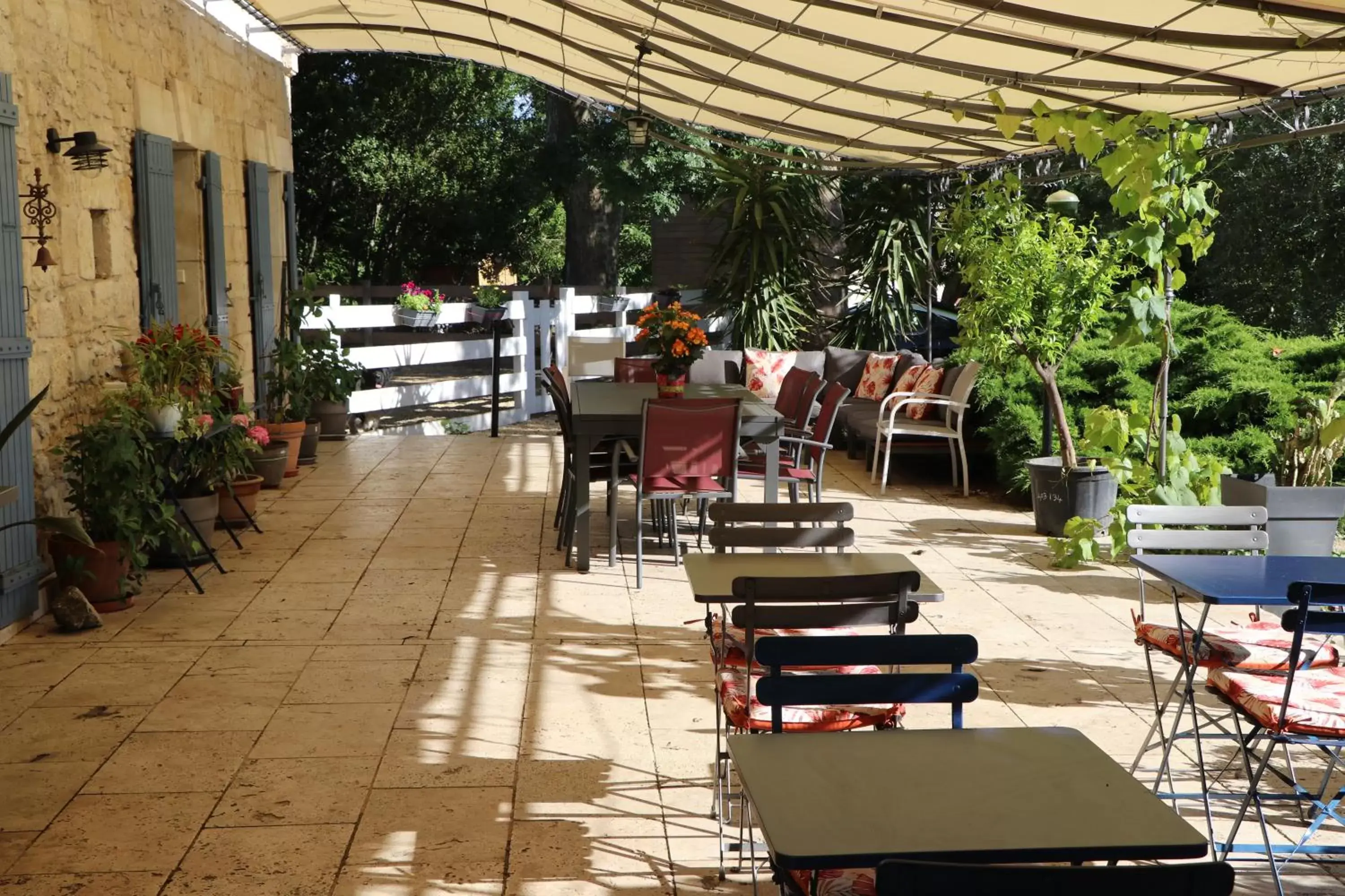 Patio, Restaurant/Places to Eat in Mas des Cerisiers