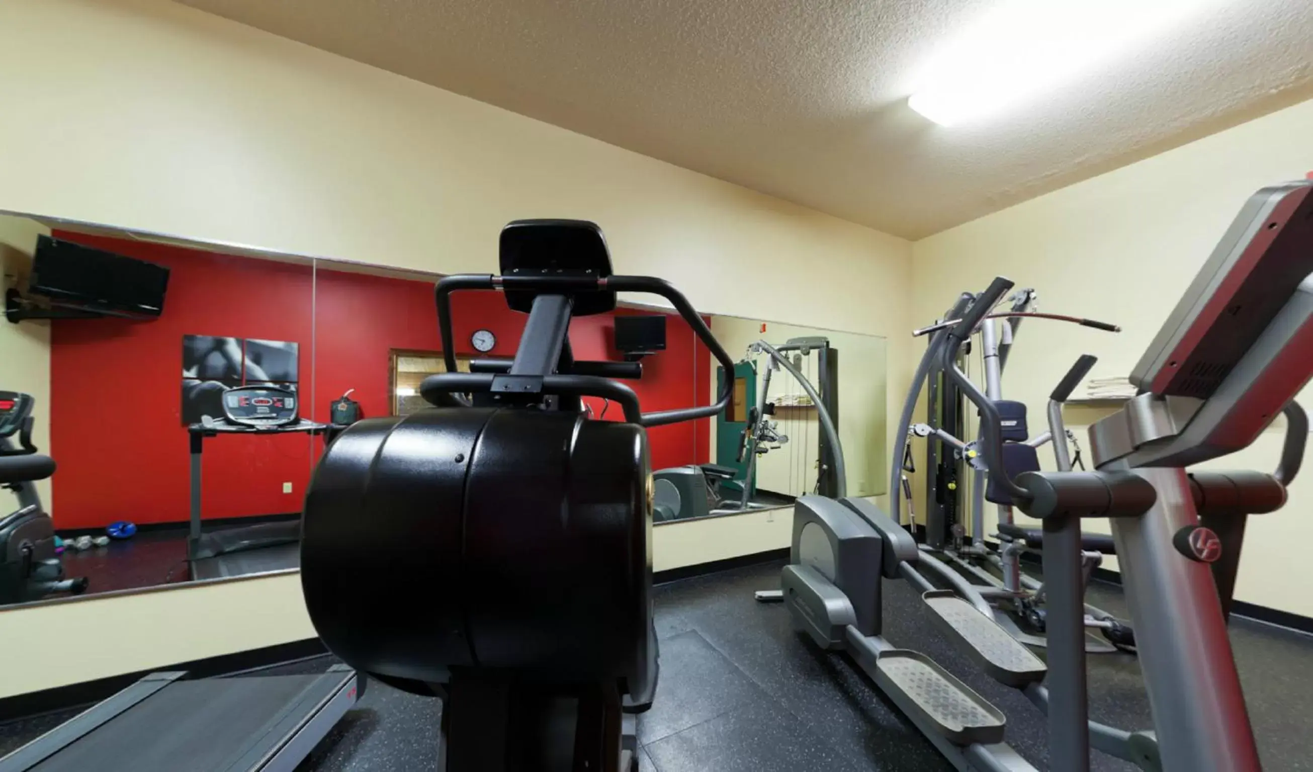 Fitness centre/facilities, Fitness Center/Facilities in Country Inn & Suites by Radisson, Kearney, NE