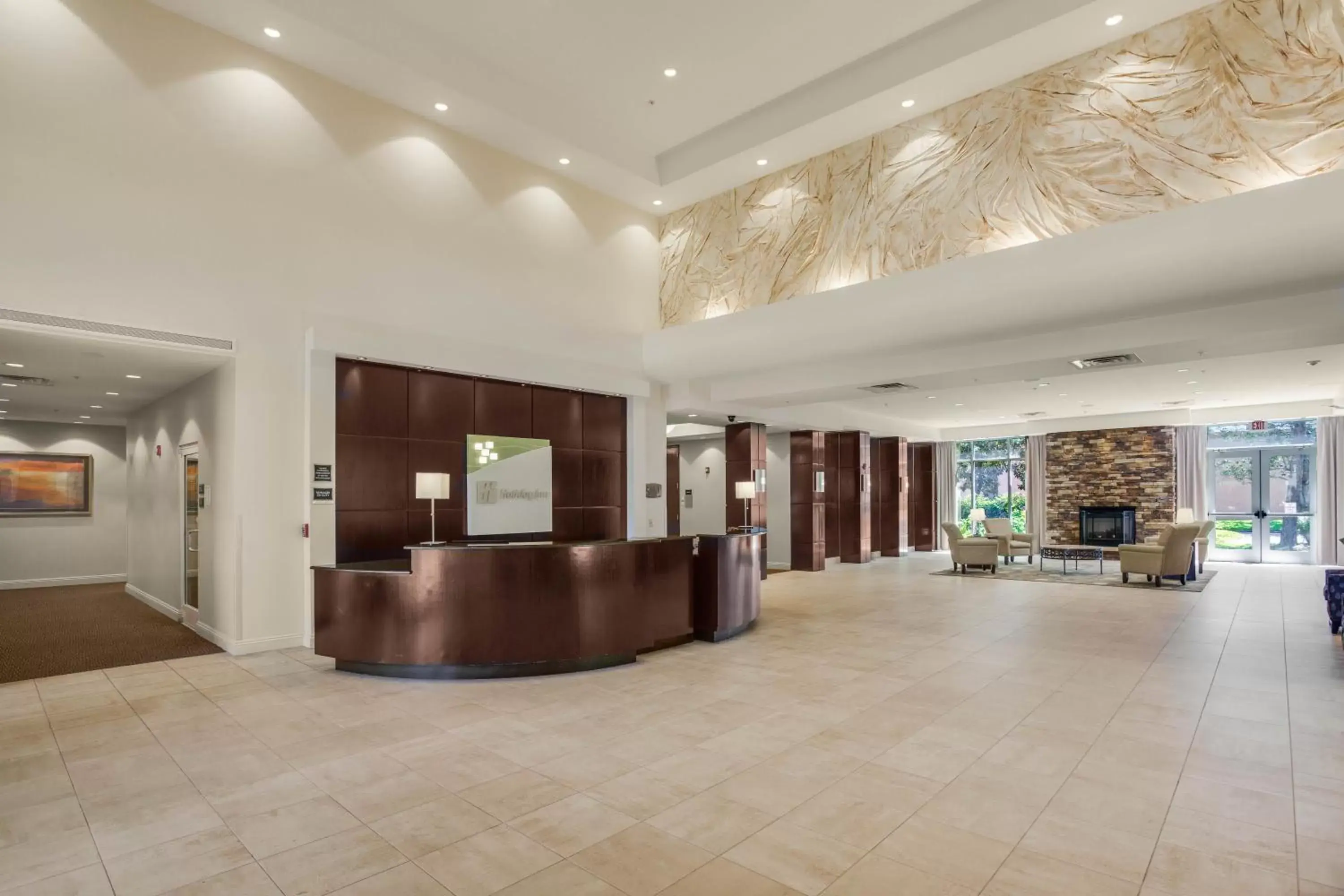 Property building, Lobby/Reception in Holiday Inn Baton Rouge College Drive I-10, an IHG Hotel