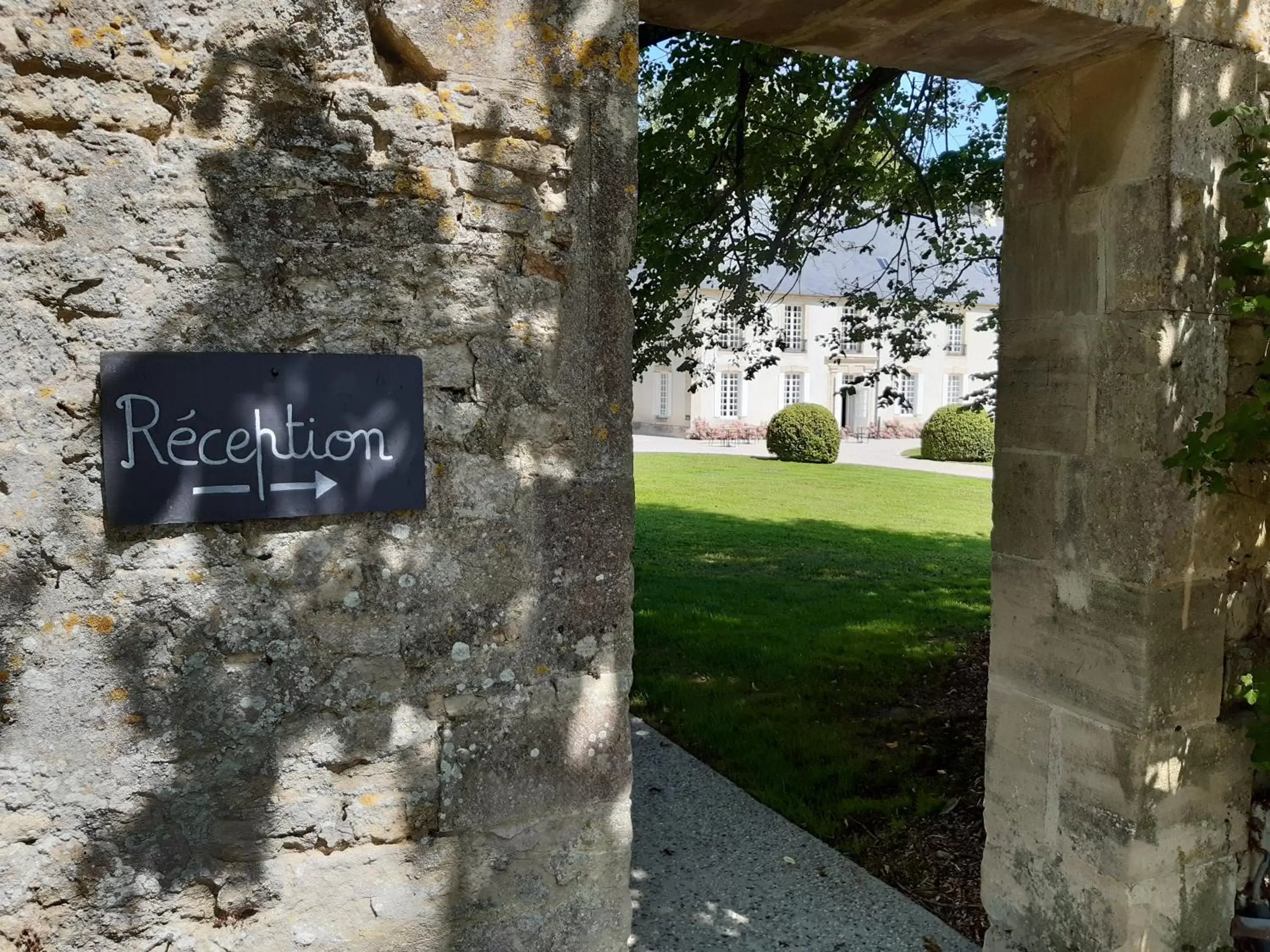 Facade/entrance in Château Saint Gilles