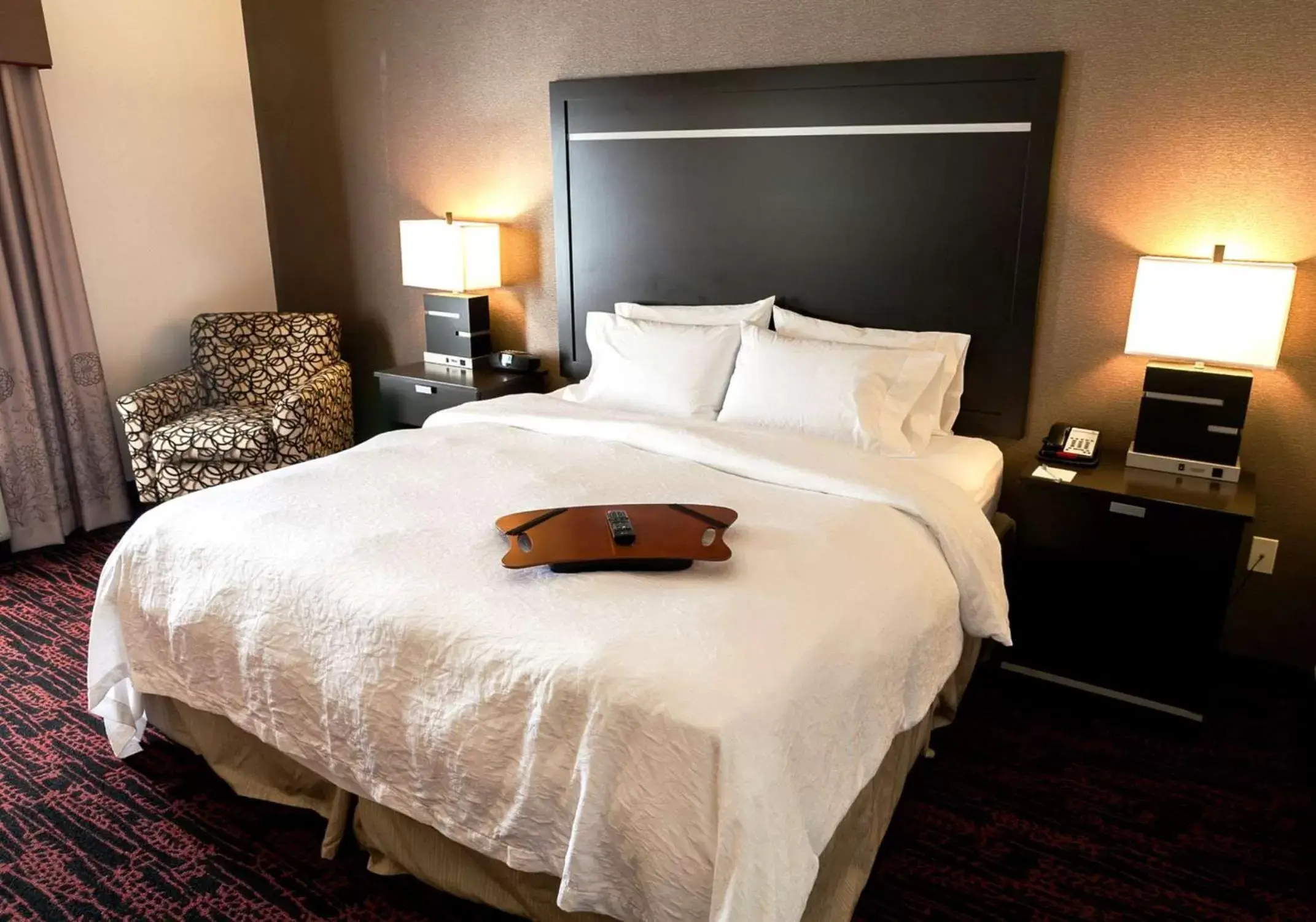 Bed in Hampton Inn & Suites Tulsa/Tulsa Hills