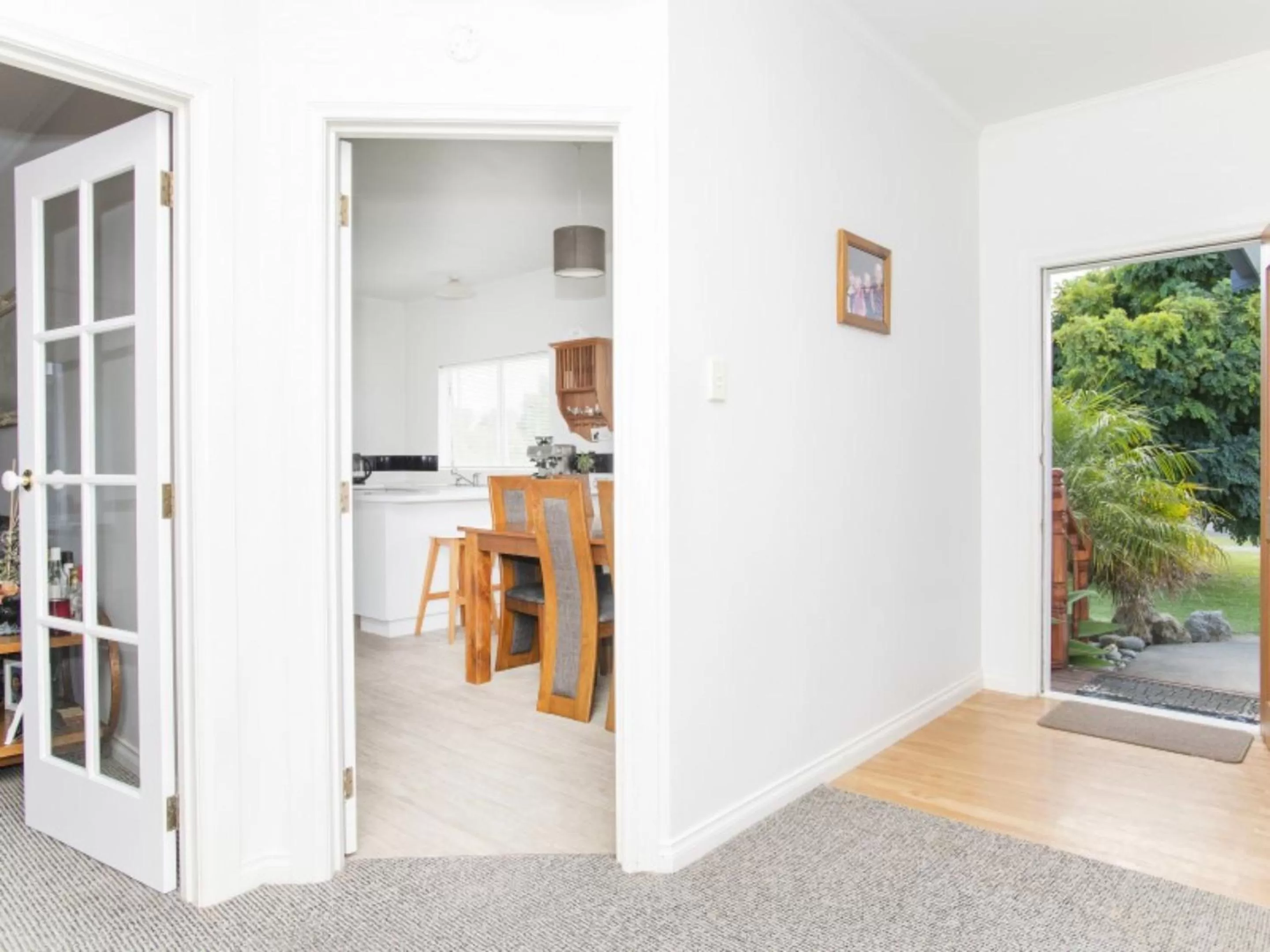 Dining area in Tudor Park Motel Spacious with kitchens 1 minute walk to restaurant and shopping centre and Gisborne Hospital