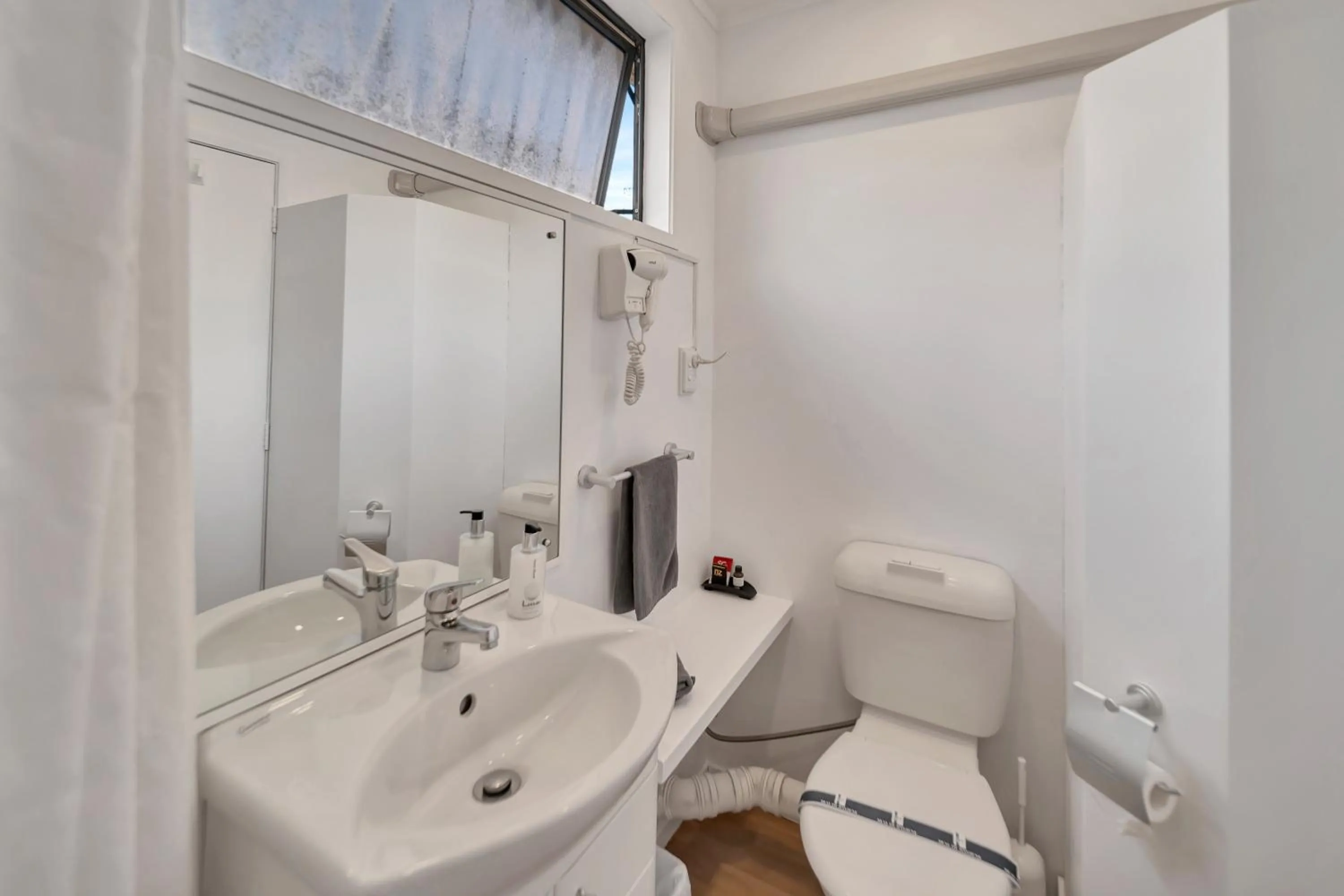 Tudor Court Motor Lodge