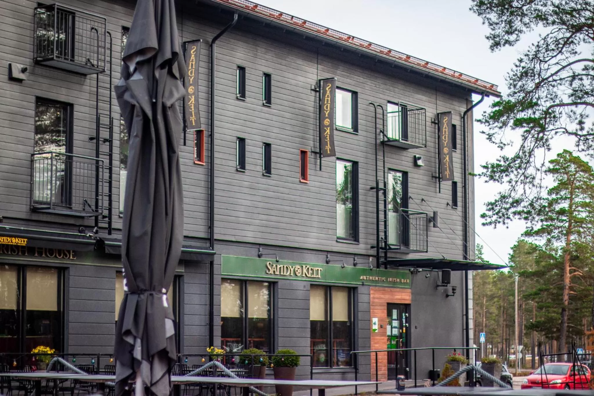 Sandy Kelt - Irish House Apartments