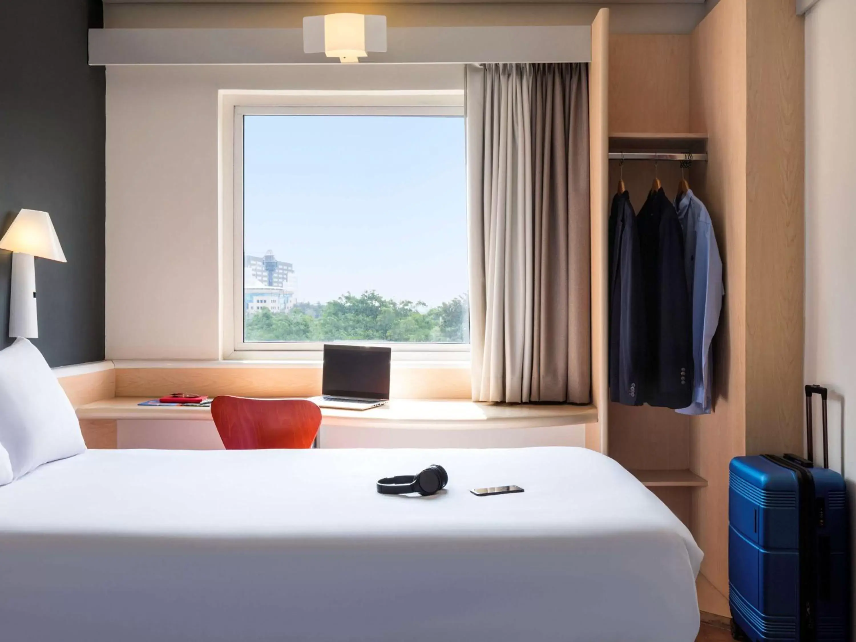 Photo of the whole room, Bed in Ibis Guadalajara Expo