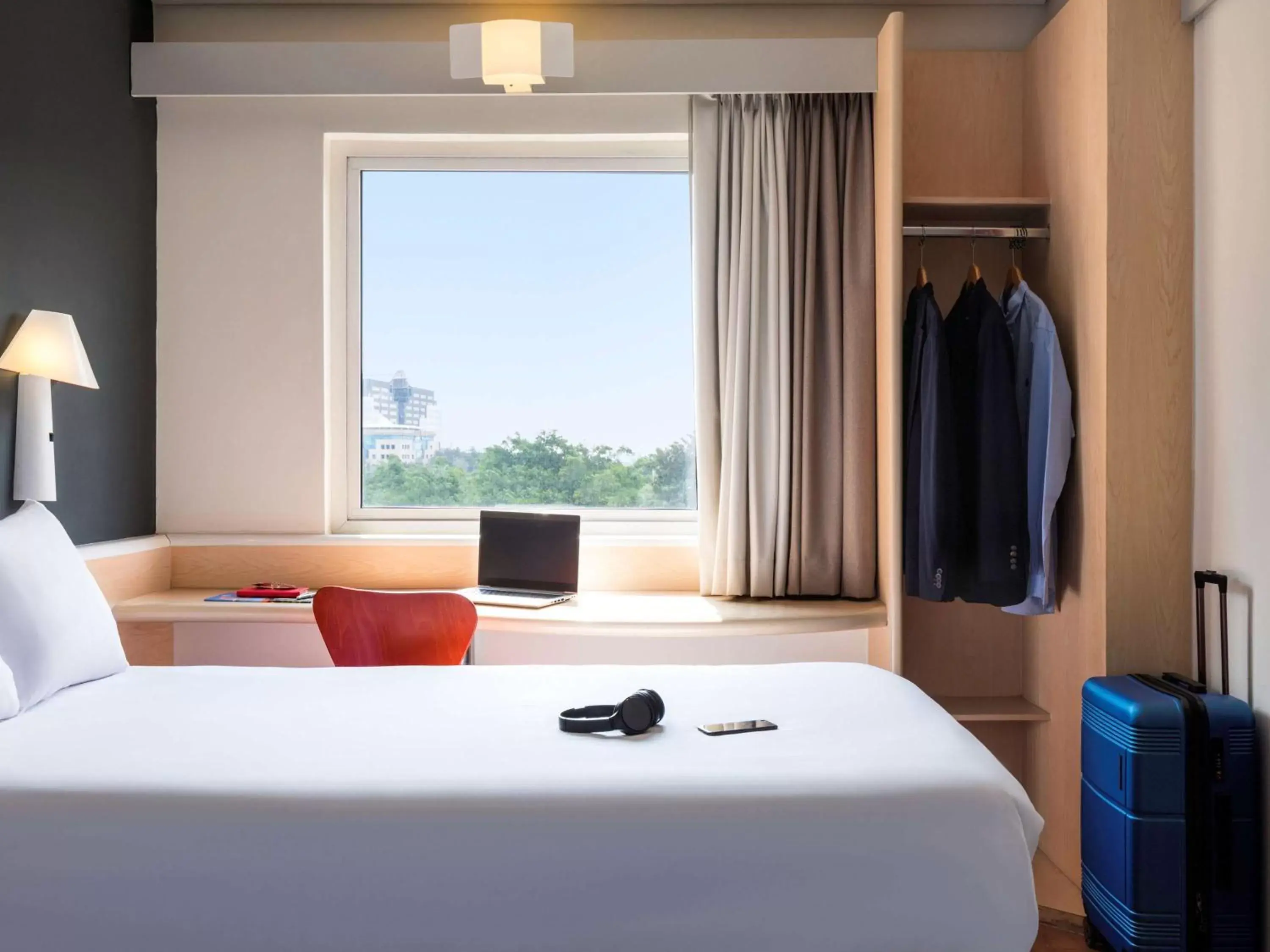 Photo of the whole room, Bed in Ibis Guadalajara Expo Photo of the whole room, Bed in Ibis Guadalajara Expo