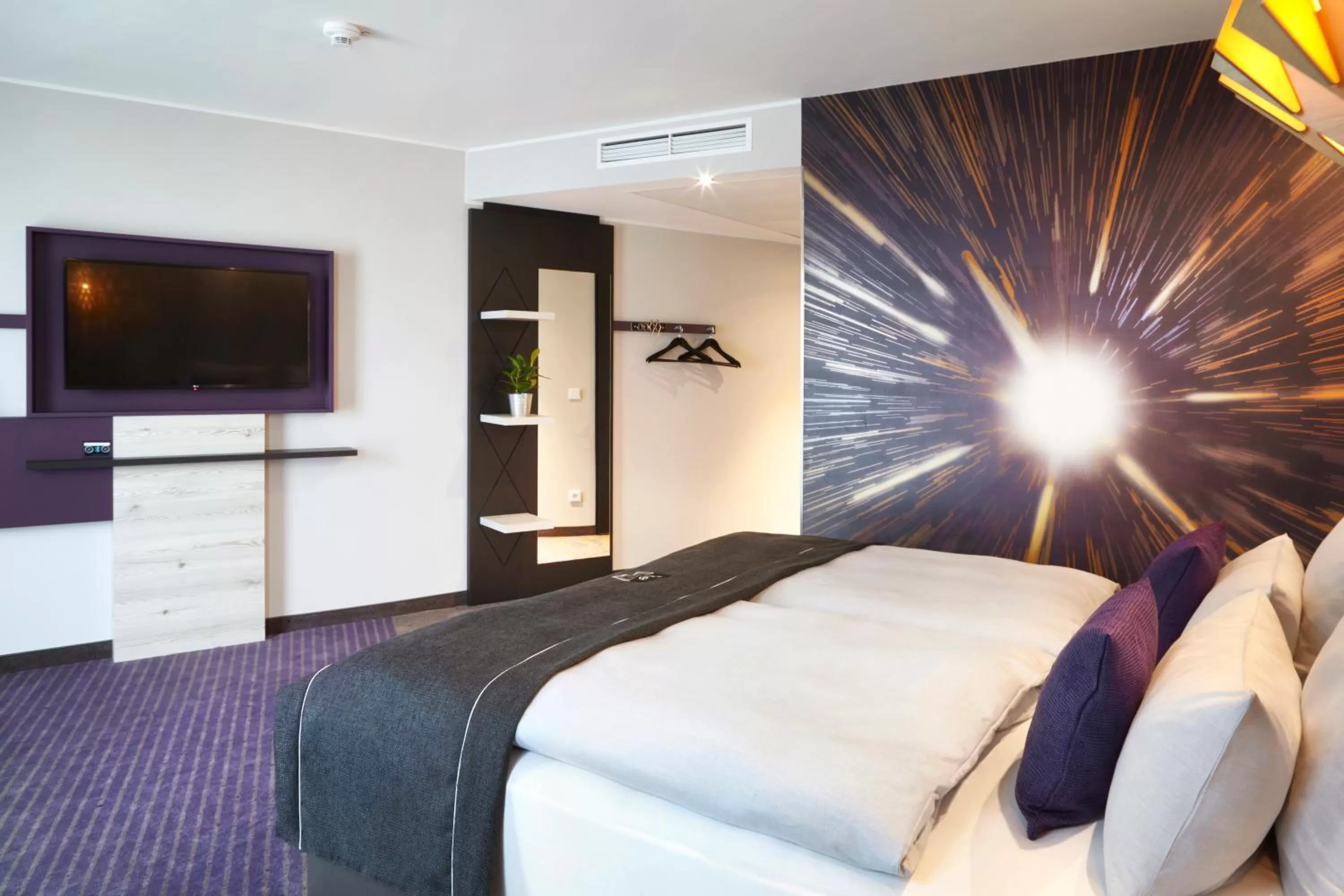 Photo of the whole room, Bed in Holiday Inn - the niu, Air Frankfurt Messe by IHG