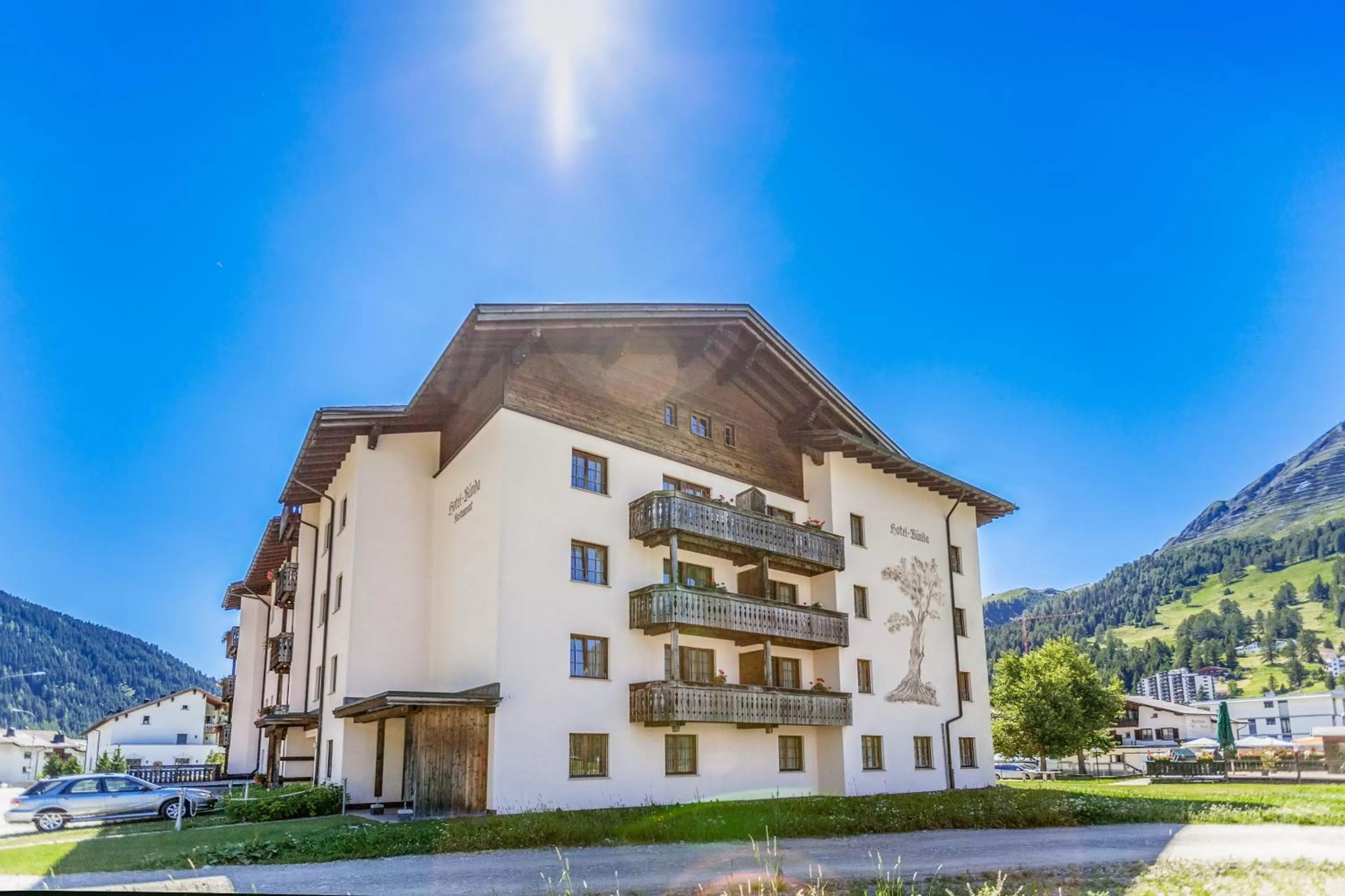 Facade/entrance in Hotel Bünda Davos