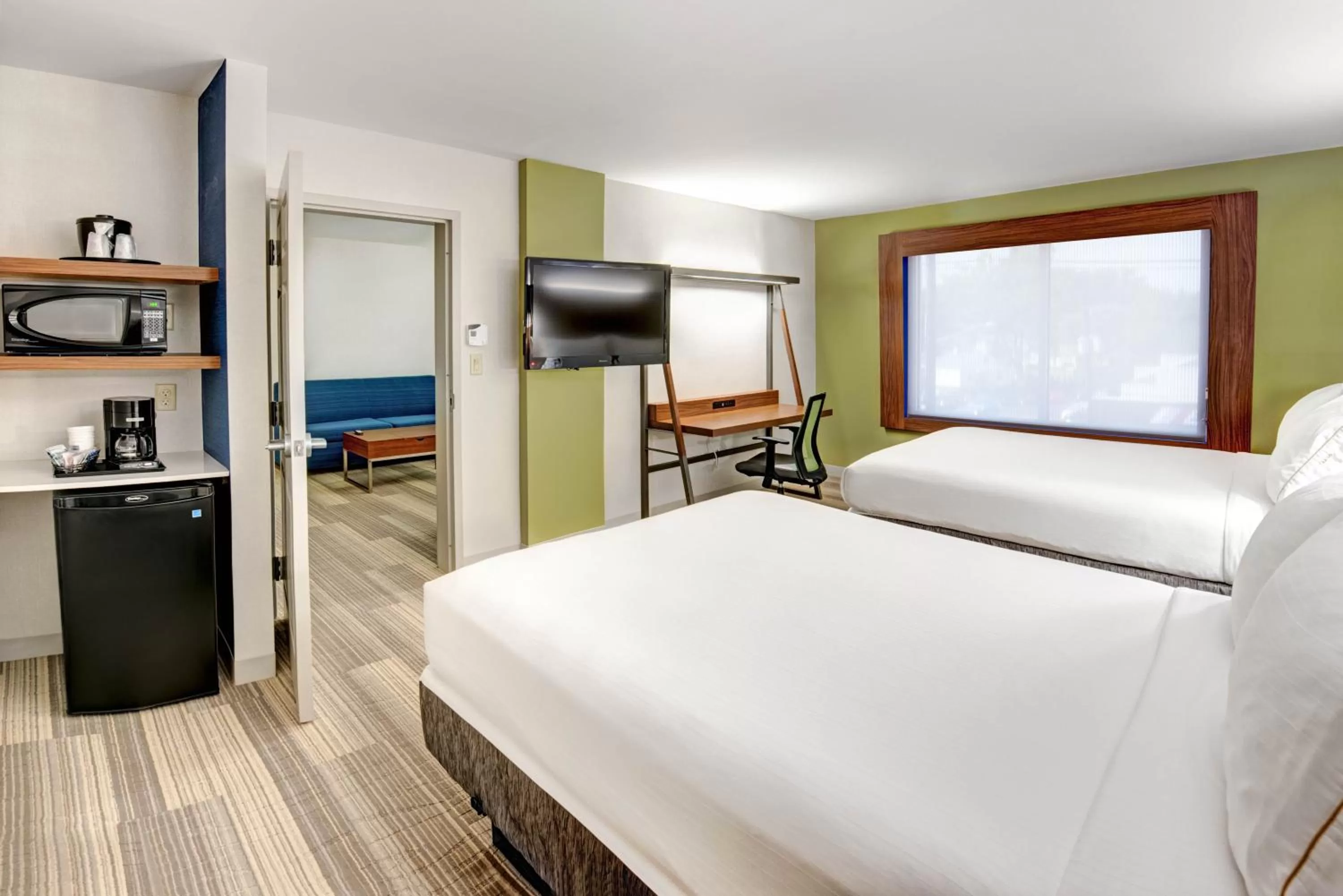 Queen Suite with Sofa Bed in Holiday Inn Express Woodbridge, an IHG Hotel