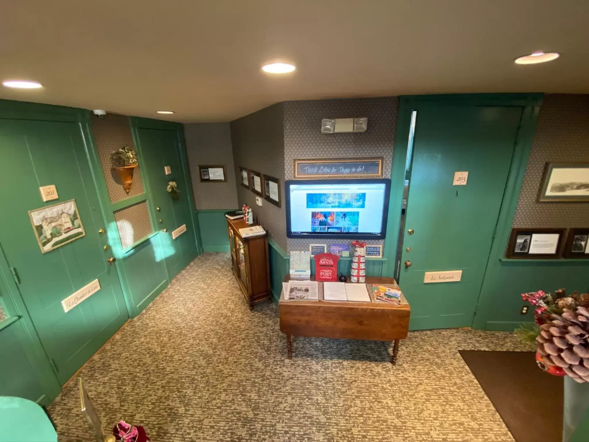 TV and multimedia, Lobby/Reception in Chambery Inn