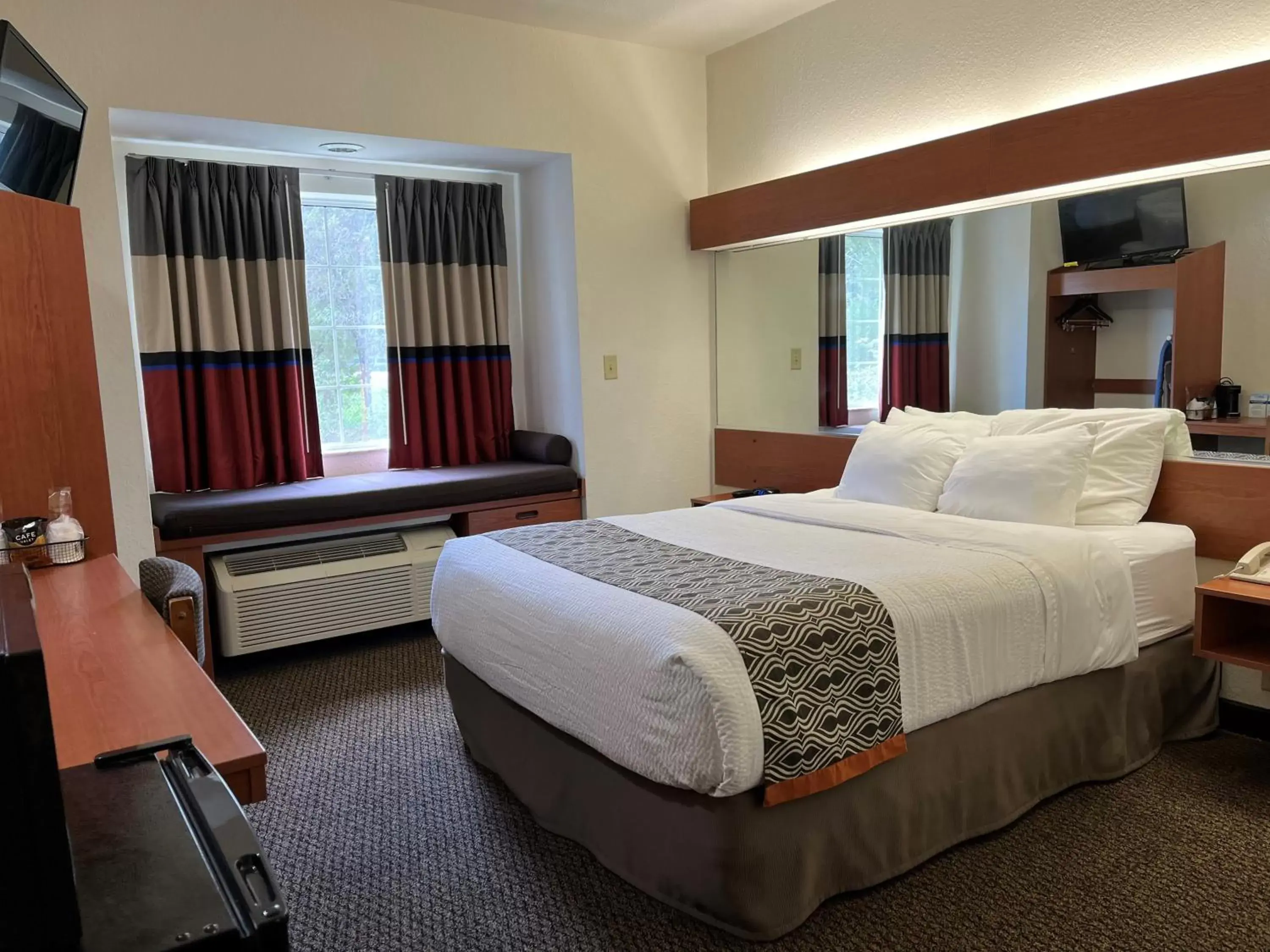 Bed in Microtel Inn and Suites by Wyndham - Lady Lake/ The Villages