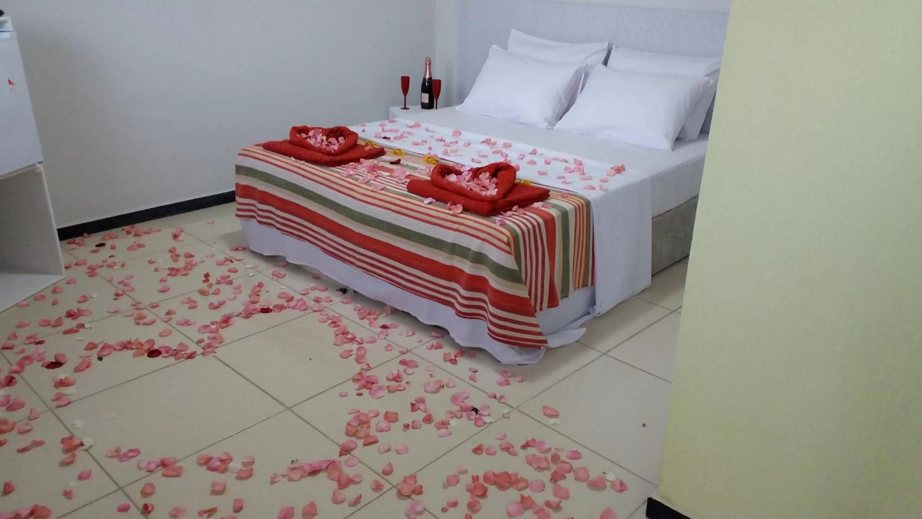 Photo of the whole room, Bed in Pousada Lilás