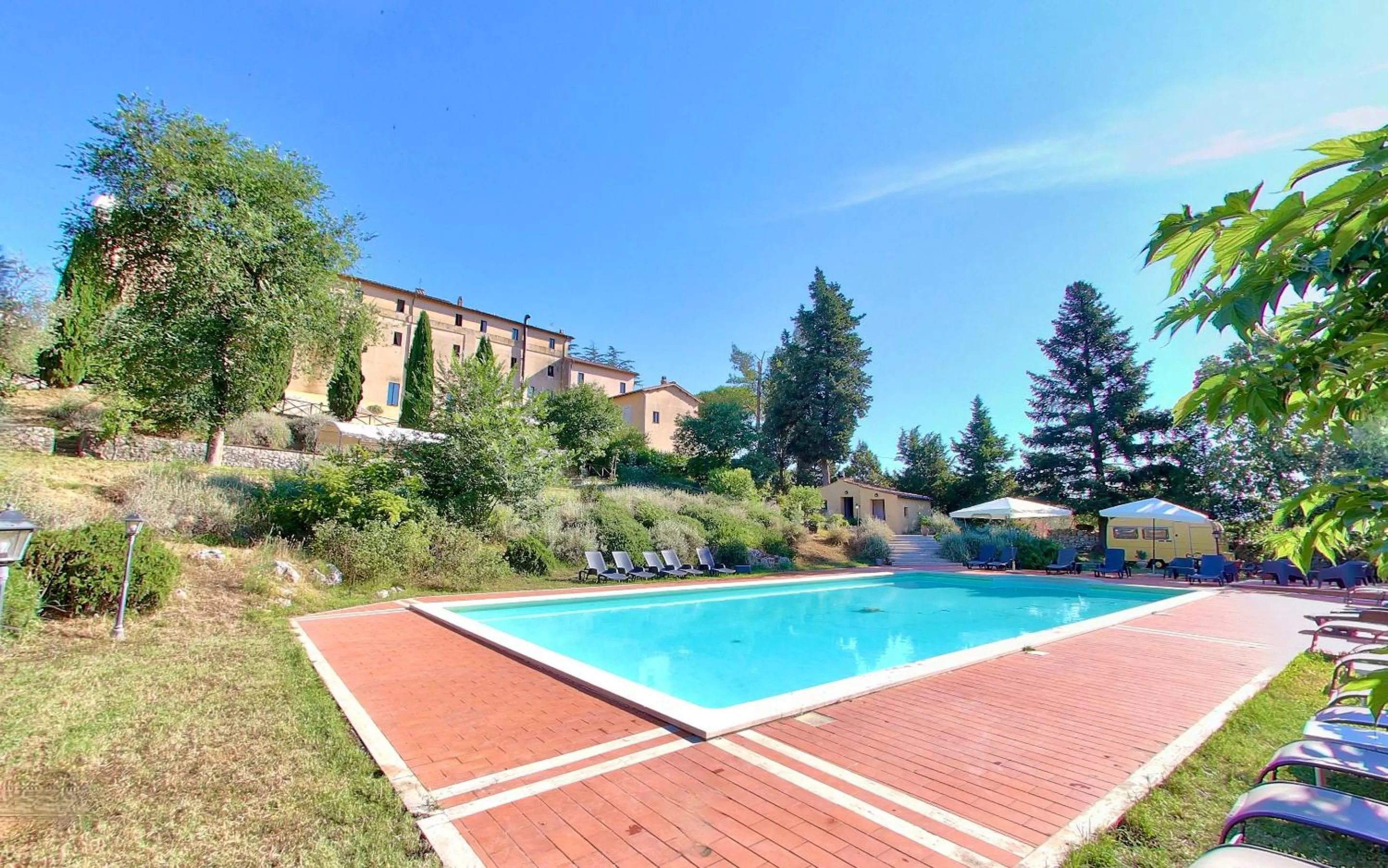 Swimming pool in Monastero Le Grazie